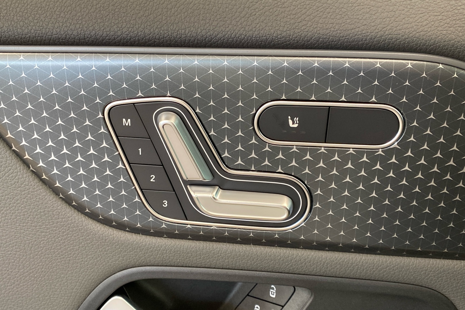 MERCEDES-BENZ EQA 2026