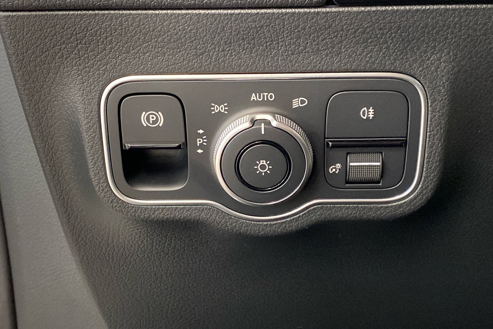 MERCEDES-BENZ EQA 2026