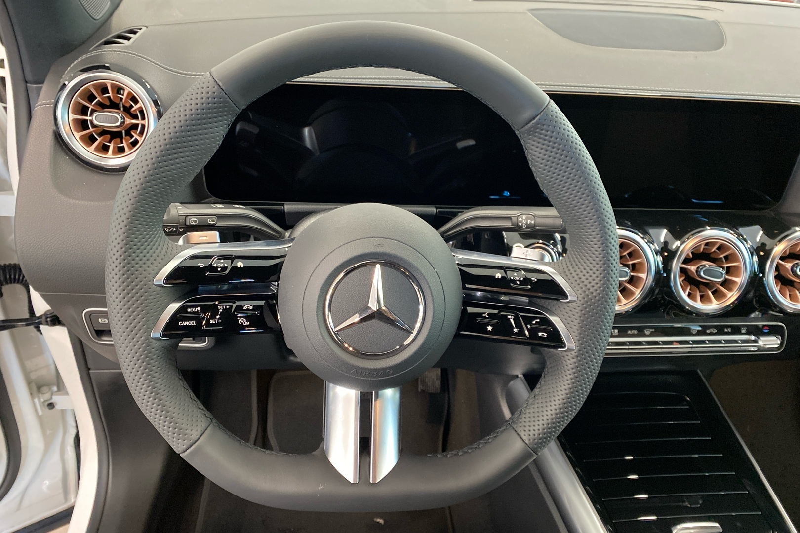 MERCEDES-BENZ EQA 2026