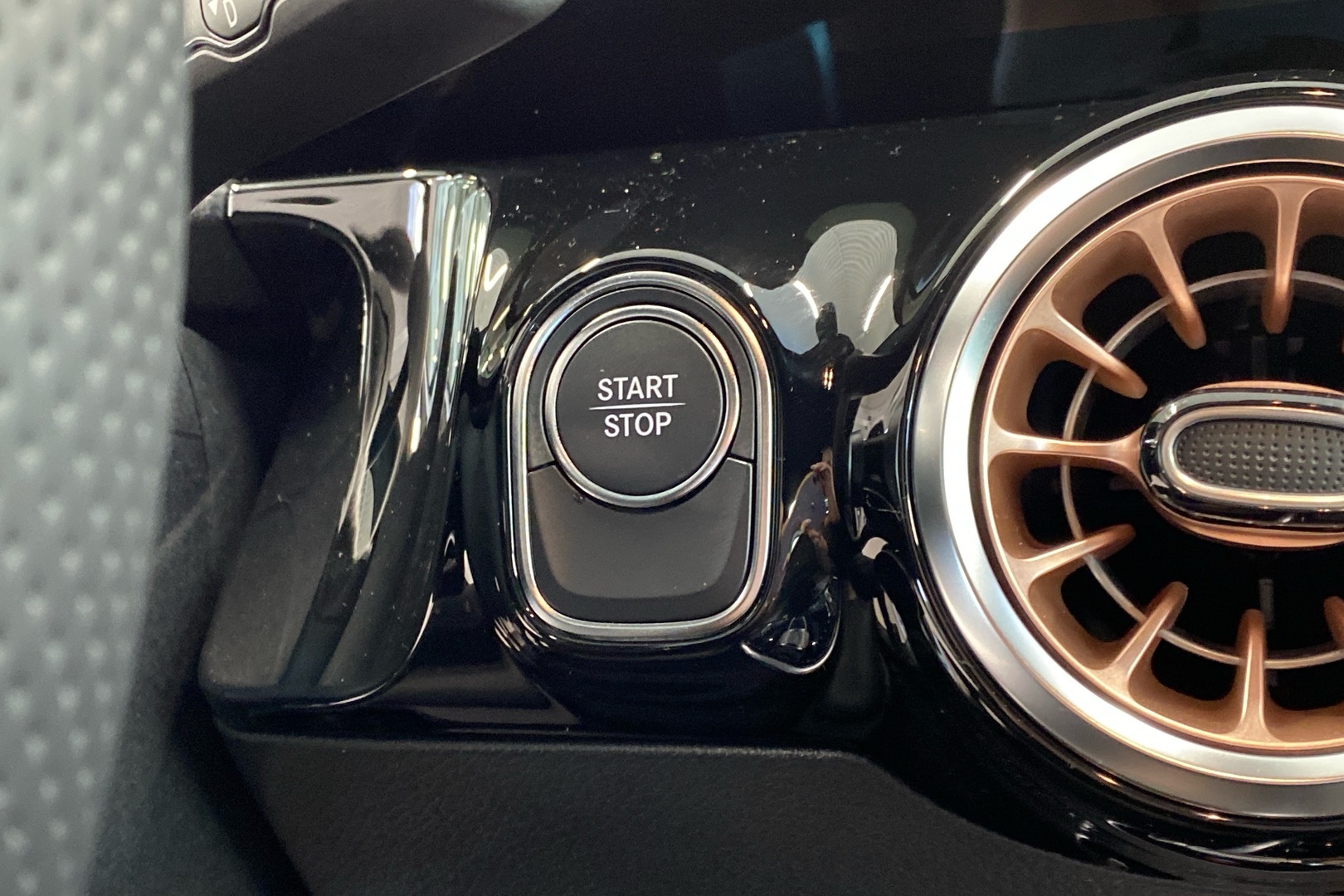 MERCEDES-BENZ EQA 2026