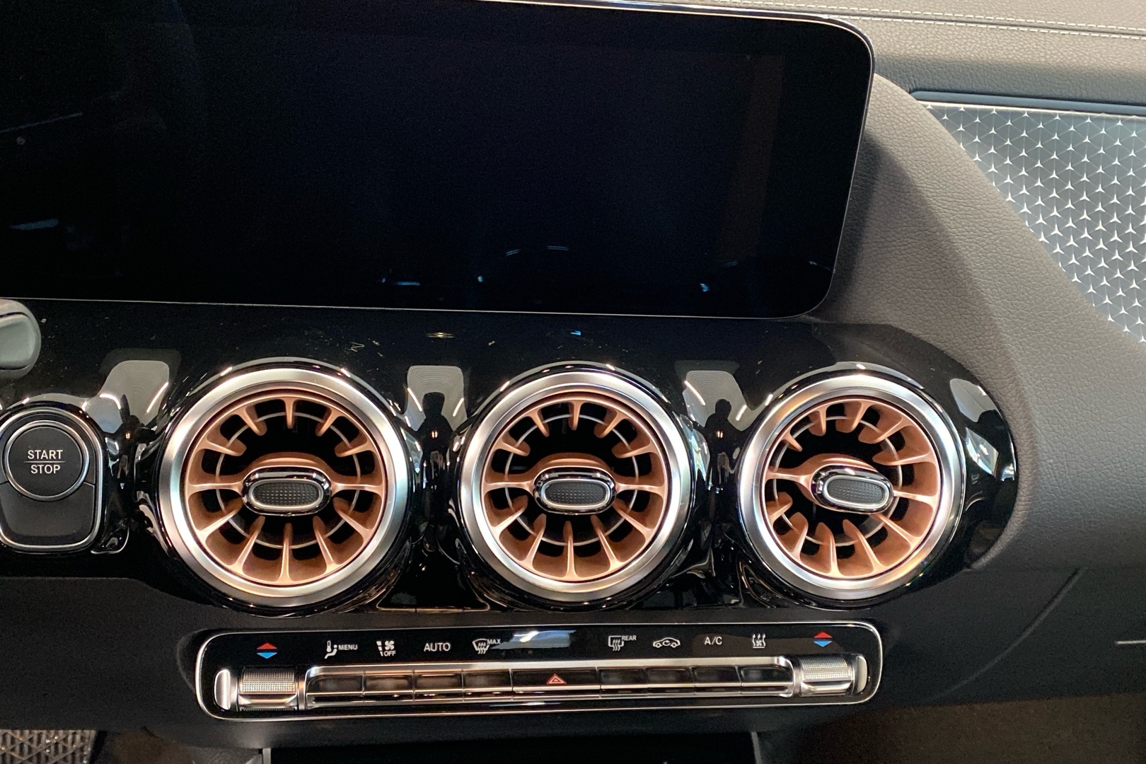 MERCEDES-BENZ EQA 2026