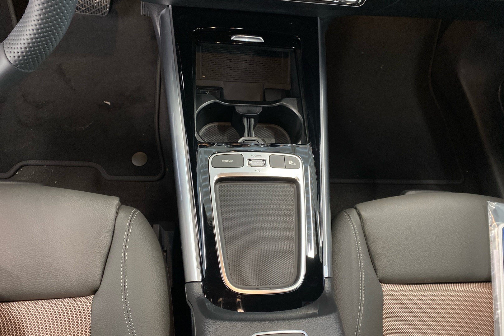 MERCEDES-BENZ EQA 2026