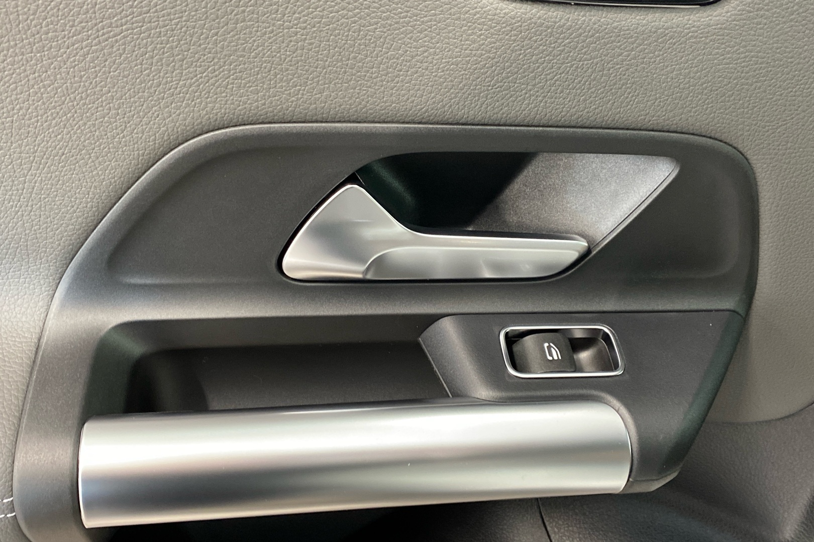 MERCEDES-BENZ EQA 2026