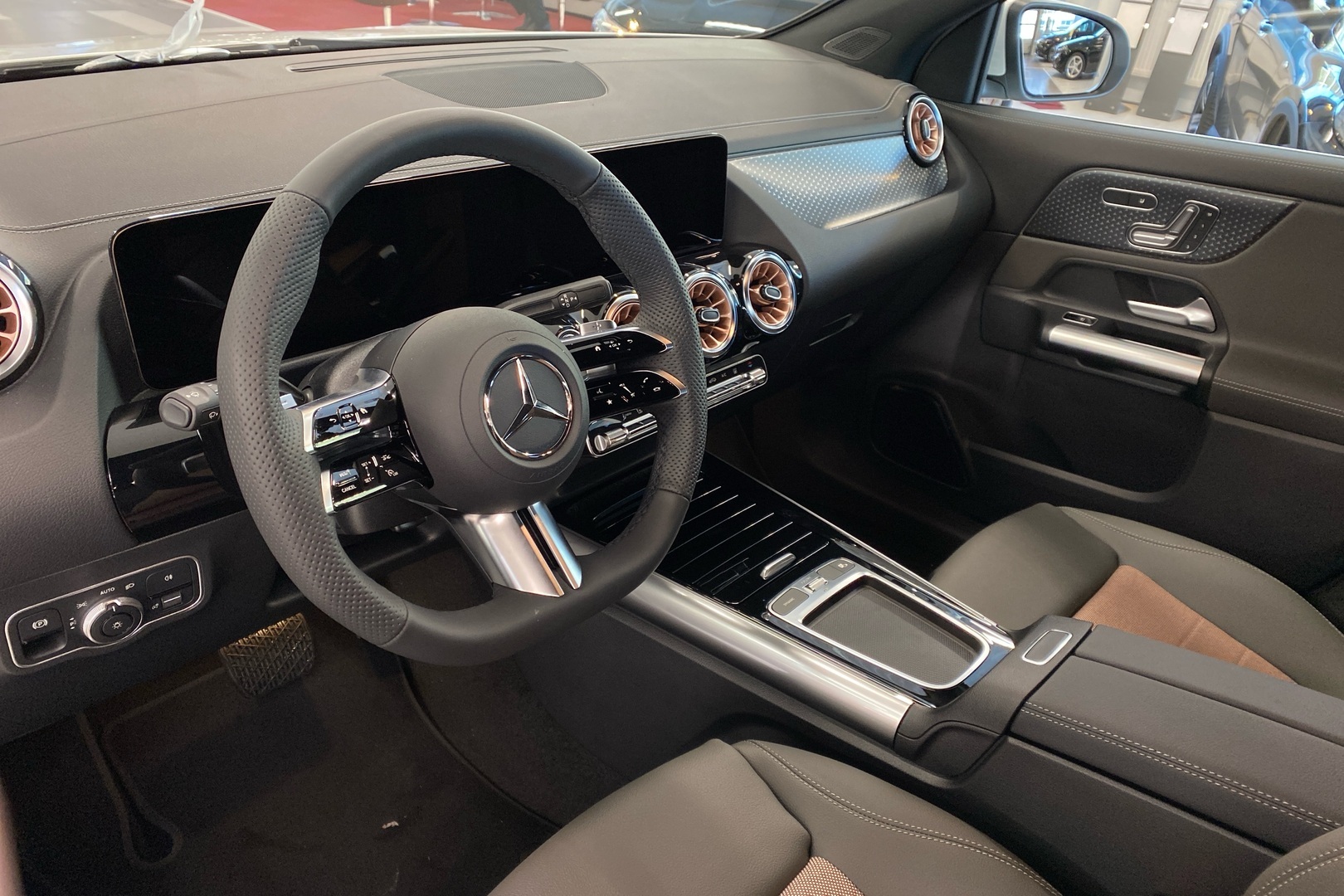 MERCEDES-BENZ EQA 2026