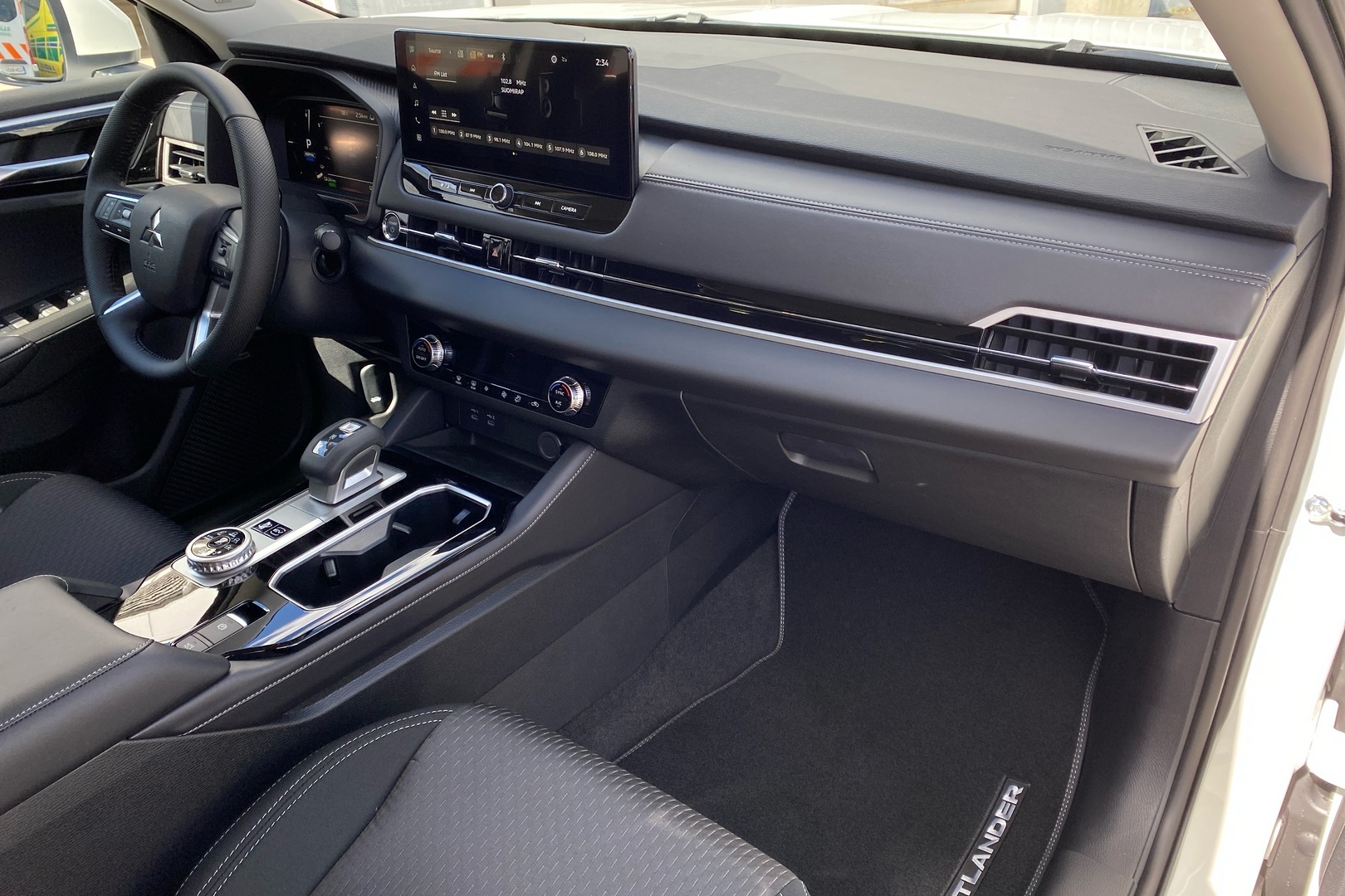 MITSUBISHI OUTLANDER PHEV 2026