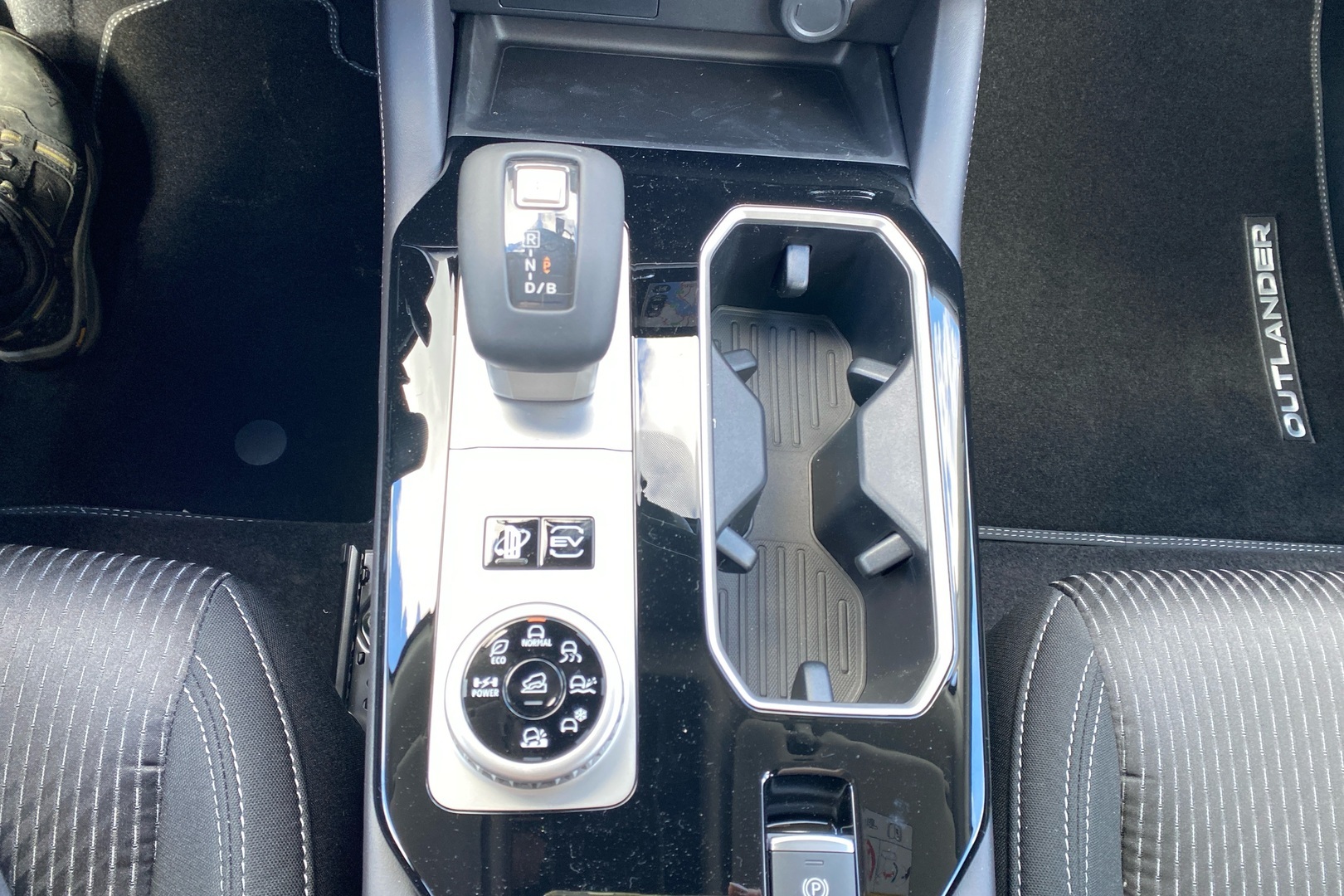 MITSUBISHI OUTLANDER PHEV 2026