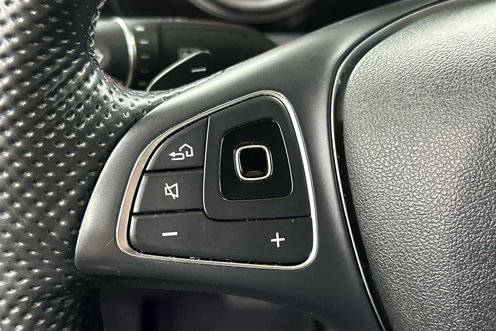 MERCEDES-BENZ E 2016