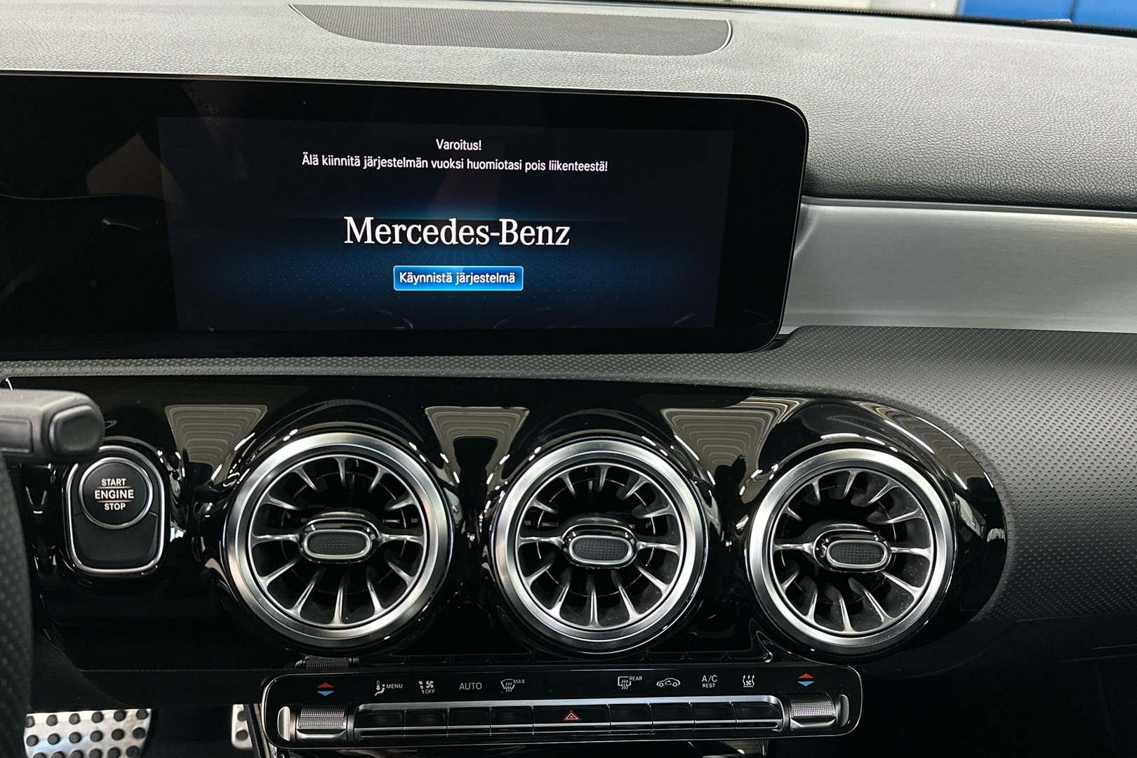 MERCEDES-BENZ A 2023