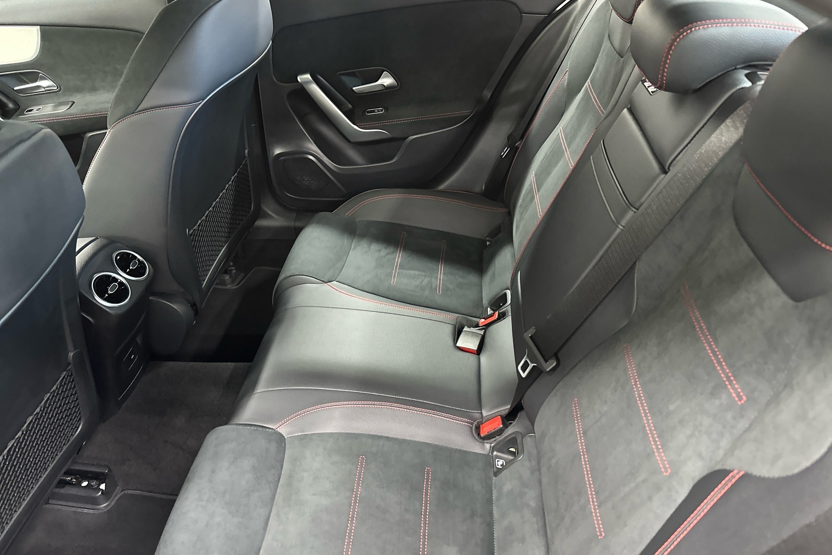 MERCEDES-BENZ A 2023