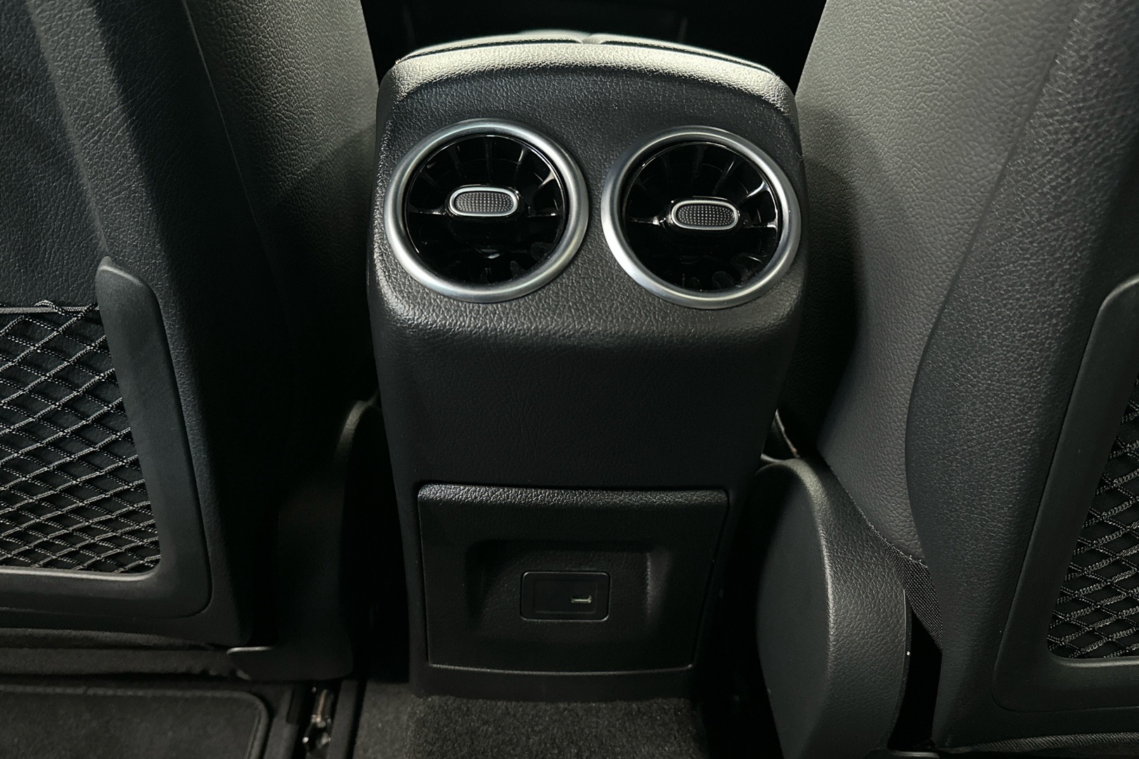 MERCEDES-BENZ A 2023