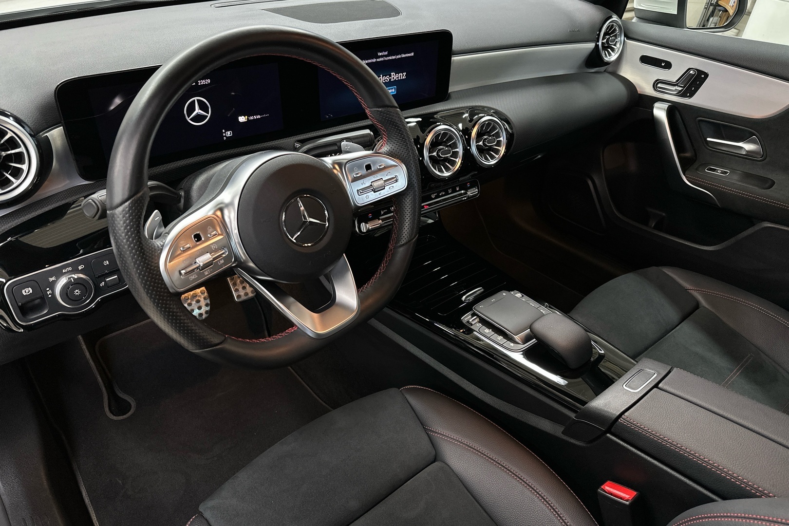 MERCEDES-BENZ A 2023