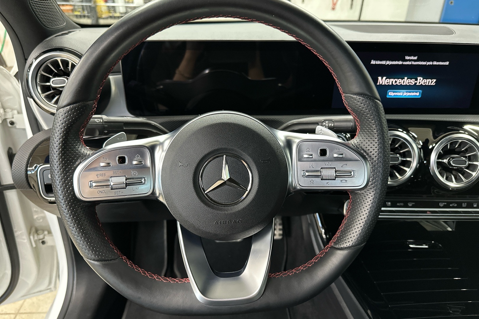 MERCEDES-BENZ A 2023