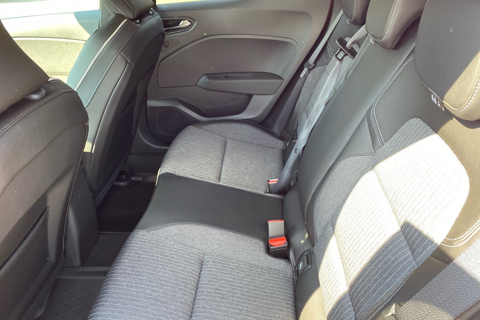 MITSUBISHI COLT 2024