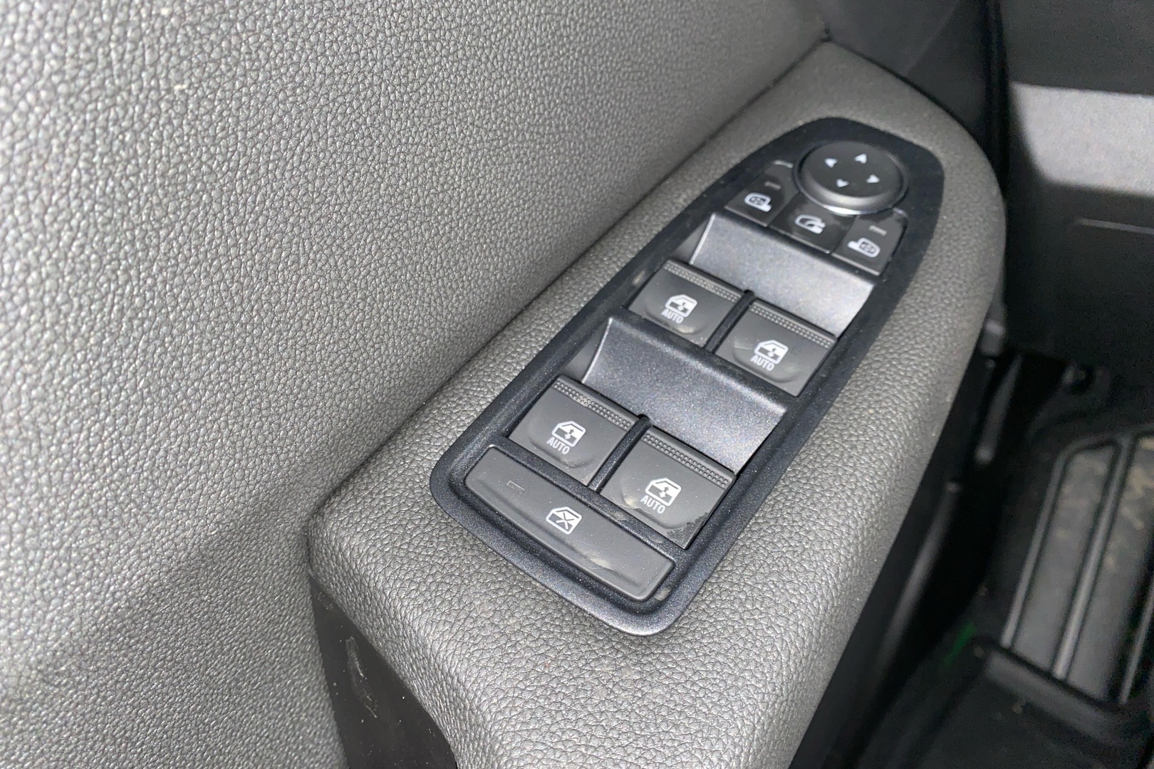 MITSUBISHI COLT 2024