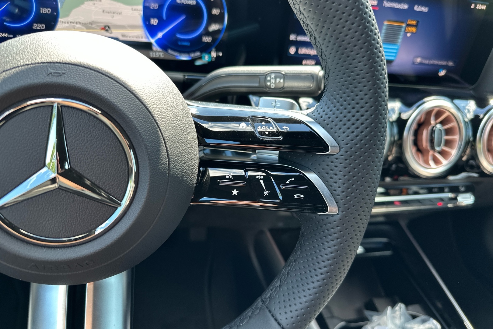 MERCEDES-BENZ EQA 2026