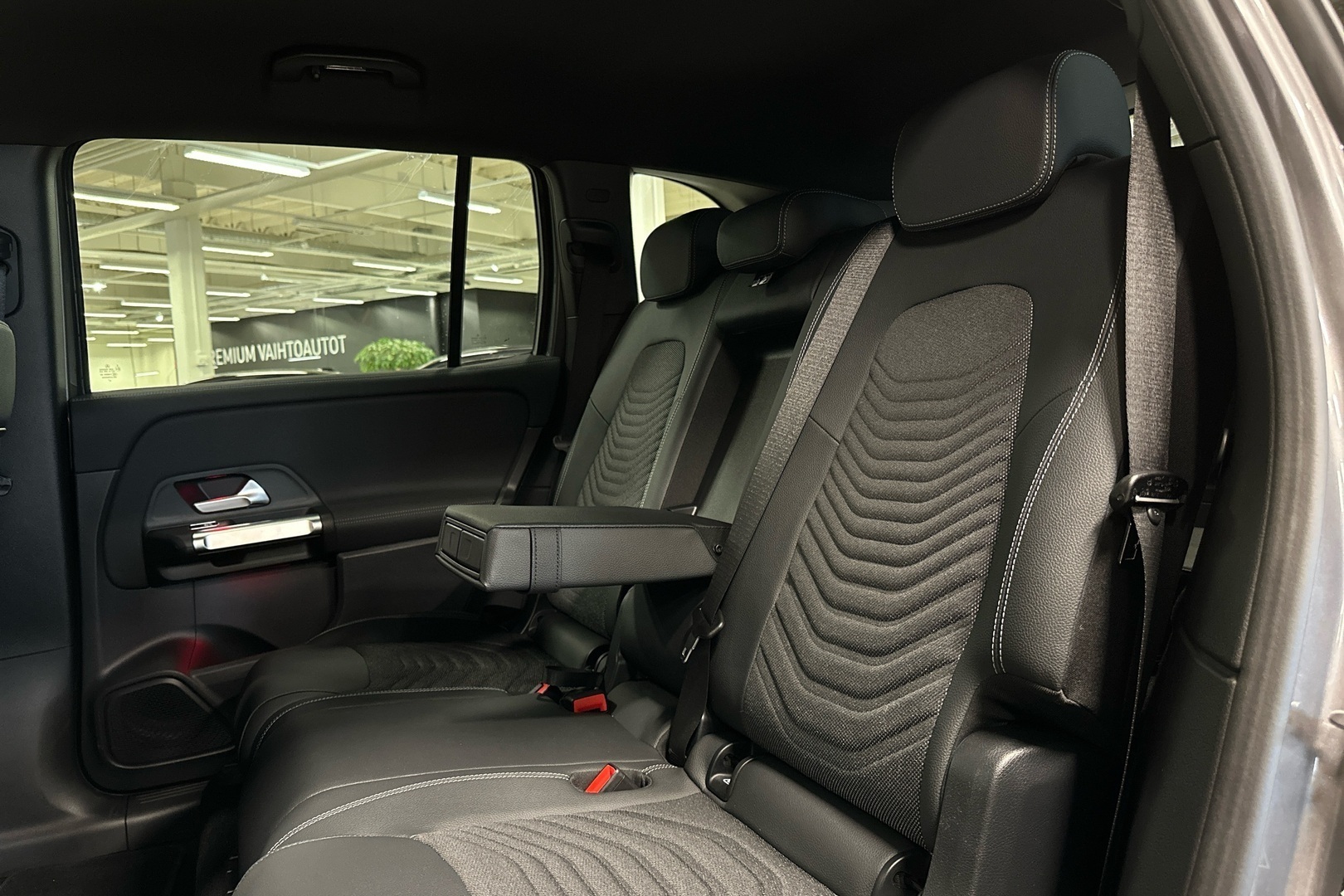 MERCEDES-BENZ EQB 2025