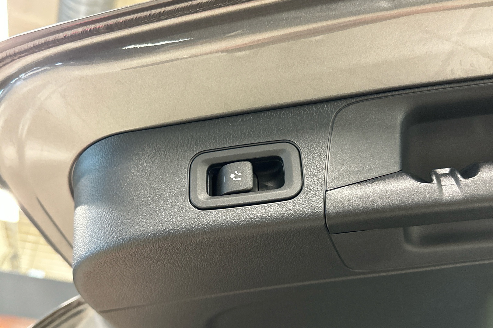 MERCEDES-BENZ EQB 2025