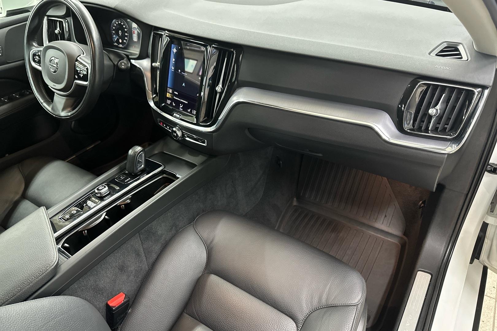 VOLVO V60 2021
