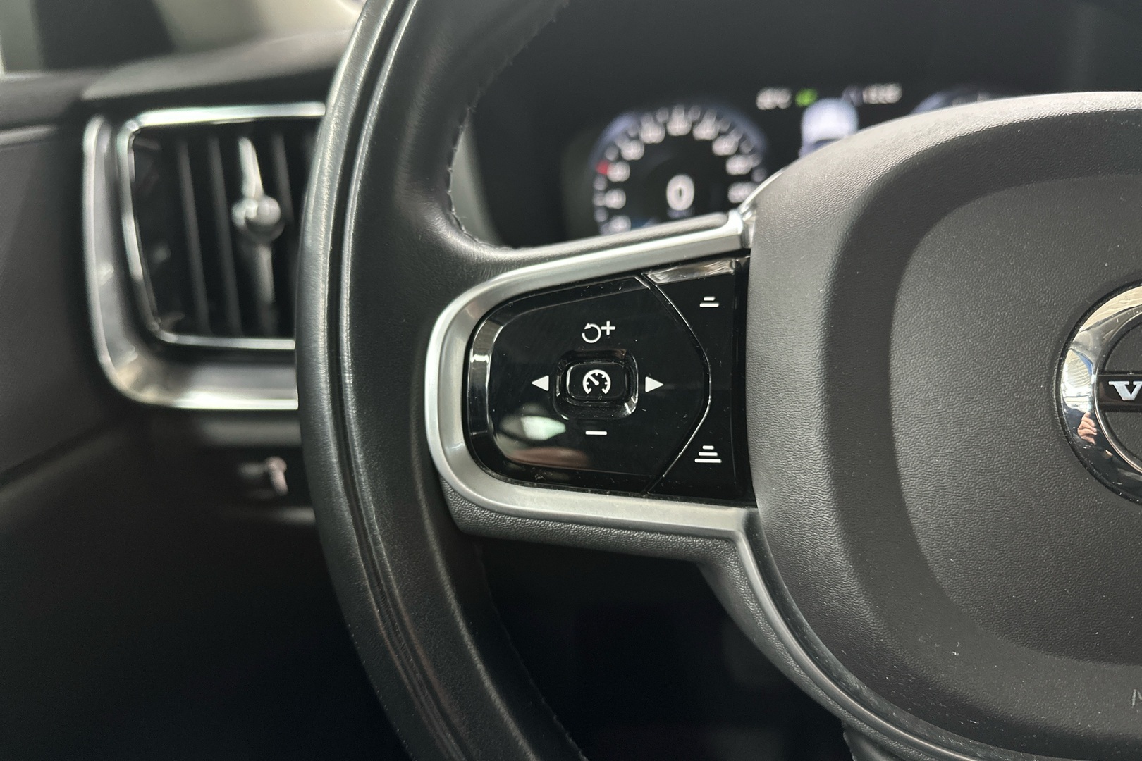 VOLVO V60 2021