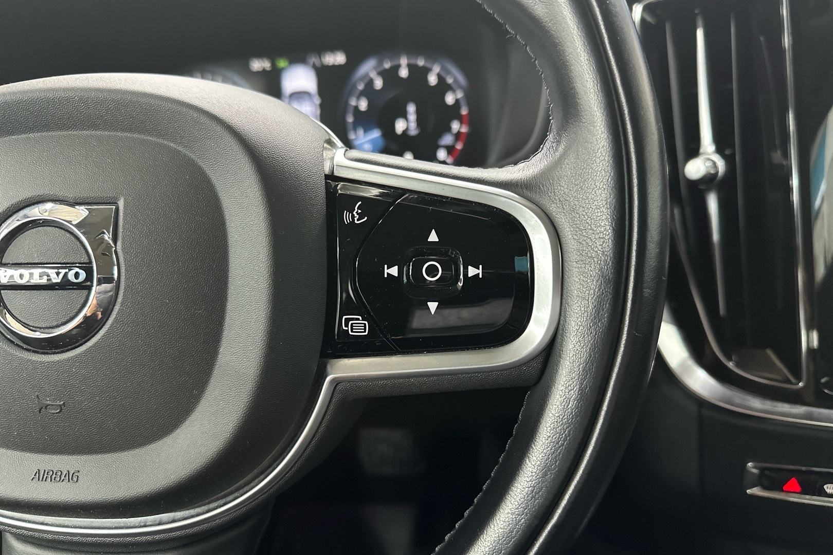 VOLVO V60 2021