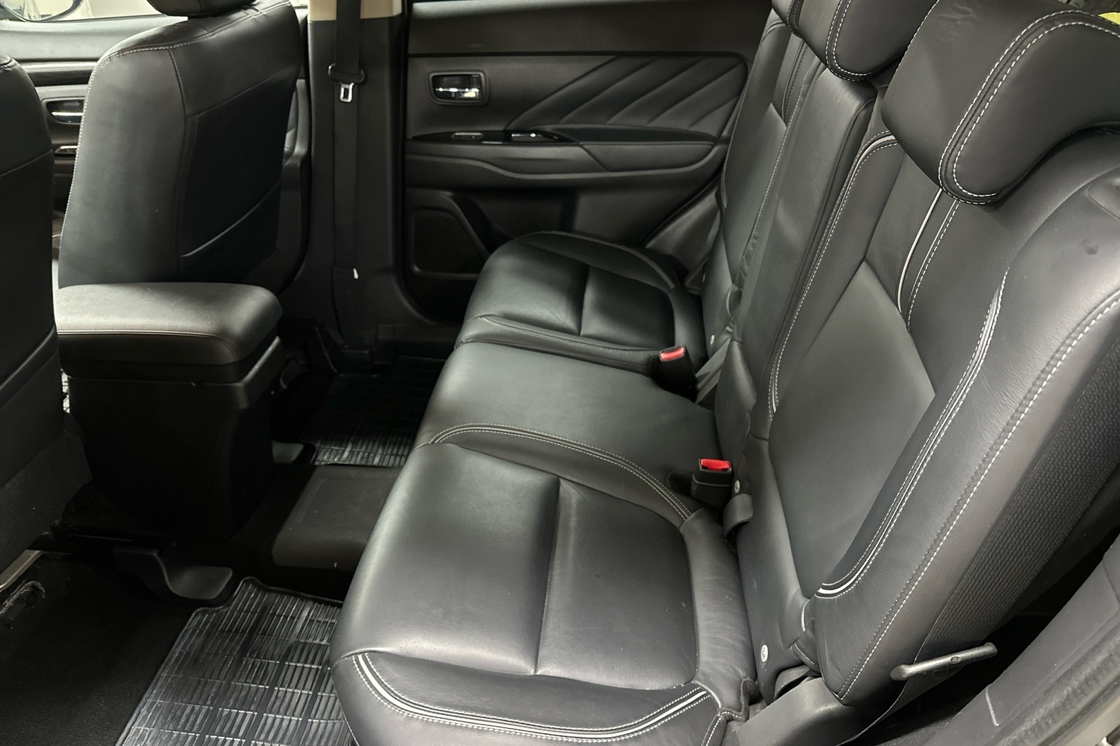 MITSUBISHI Outlander PHEV 2017