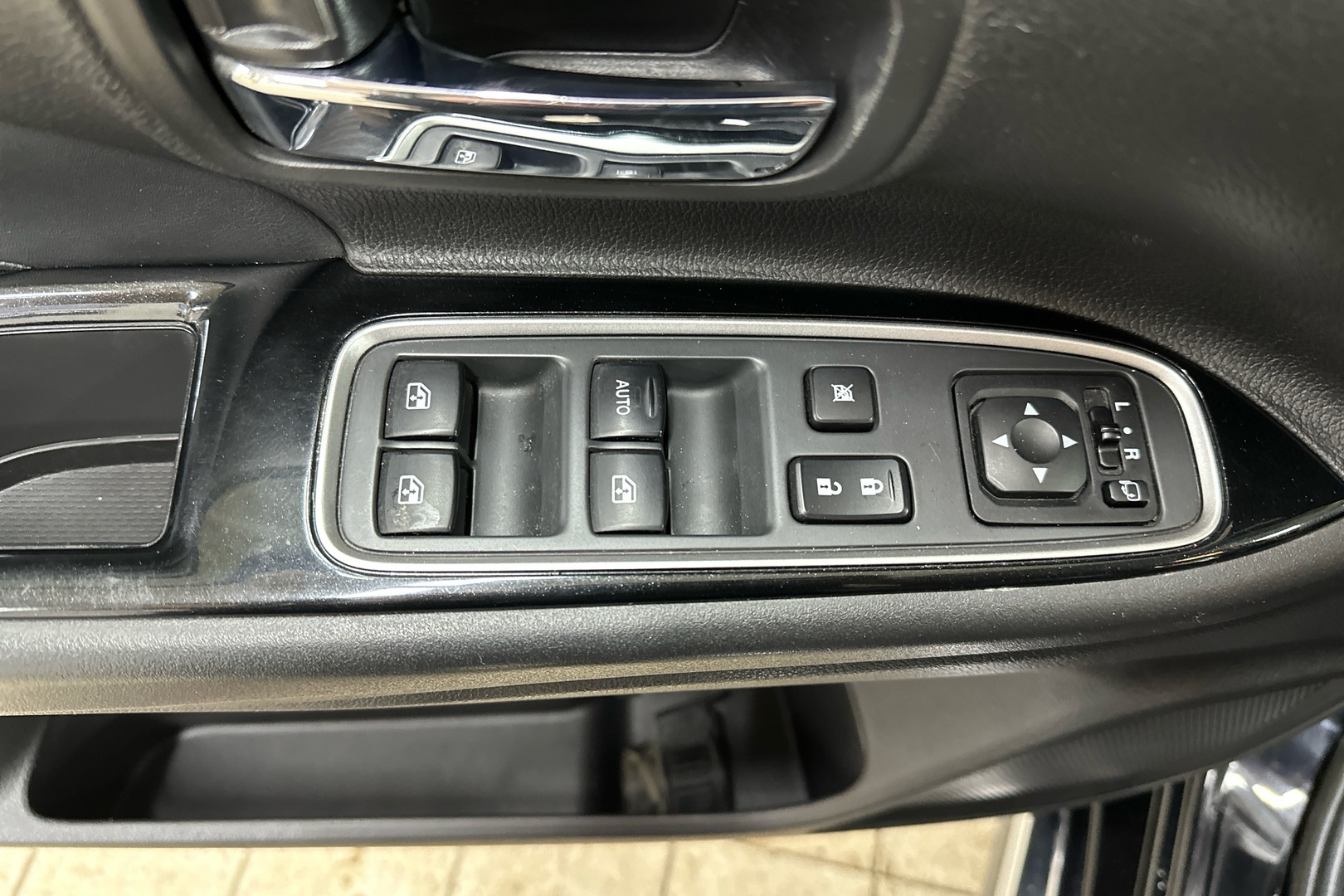 MITSUBISHI Outlander PHEV 2017