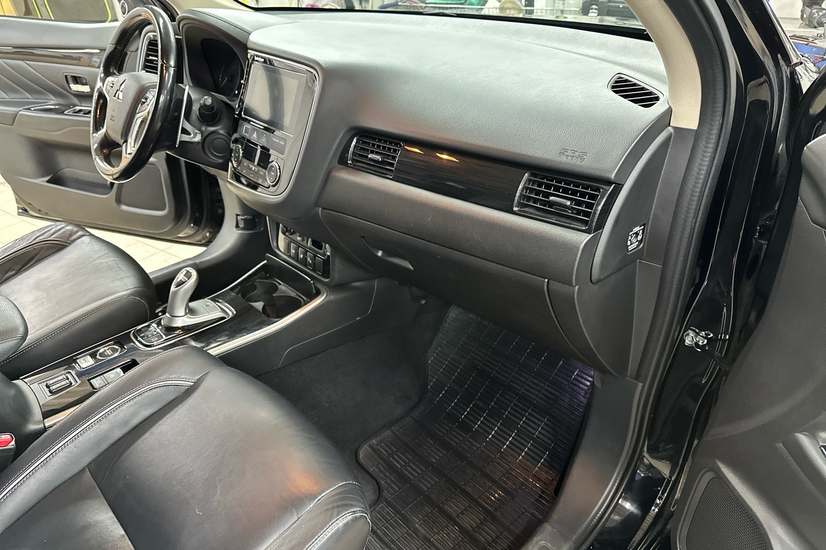 MITSUBISHI Outlander PHEV 2017