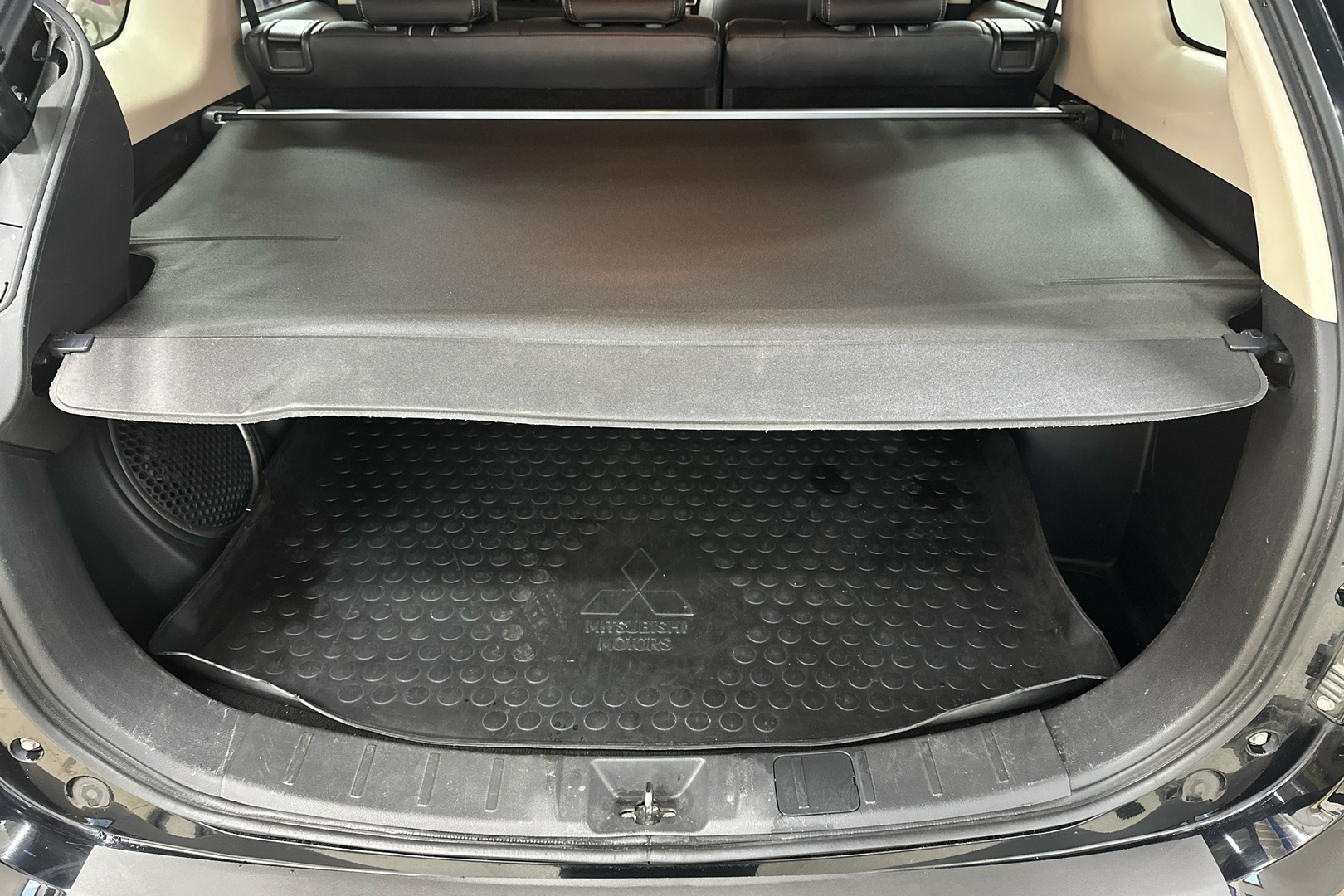 MITSUBISHI Outlander PHEV 2017