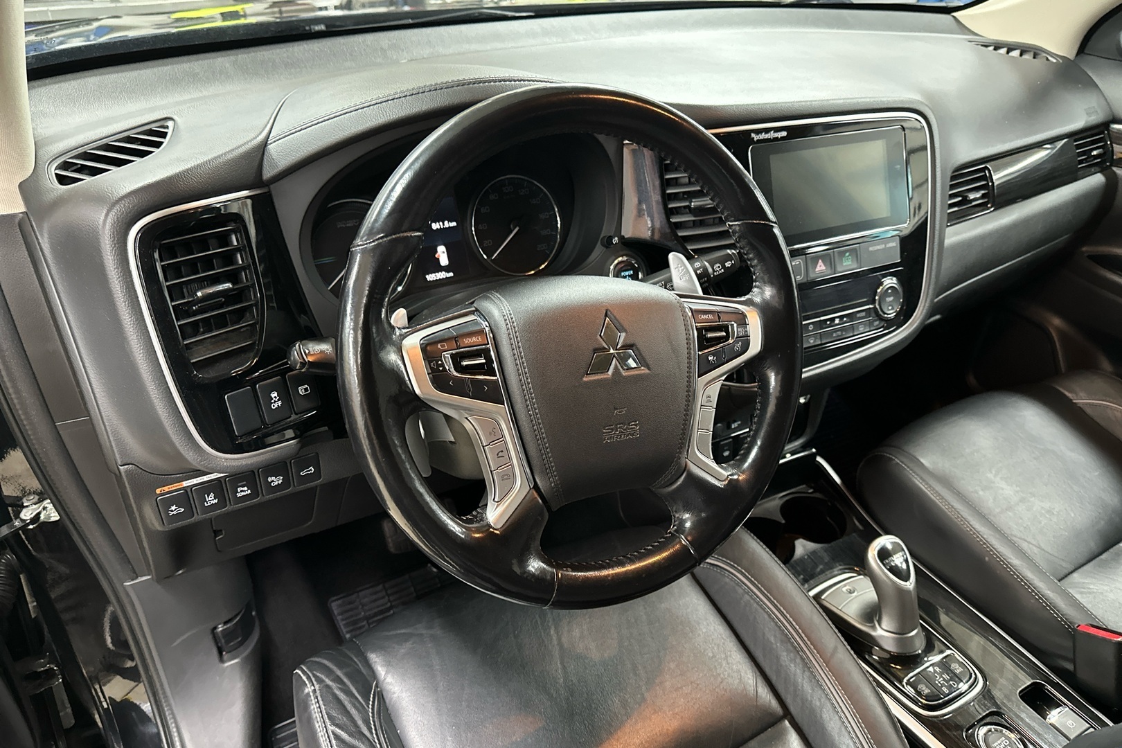 MITSUBISHI Outlander PHEV 2017