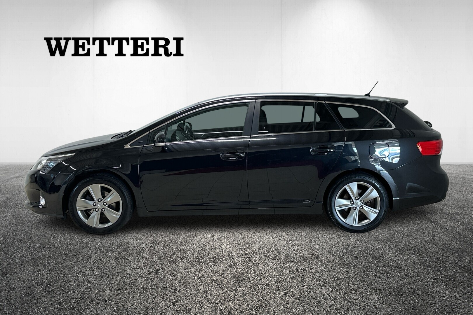 TOYOTA Avensis 2015