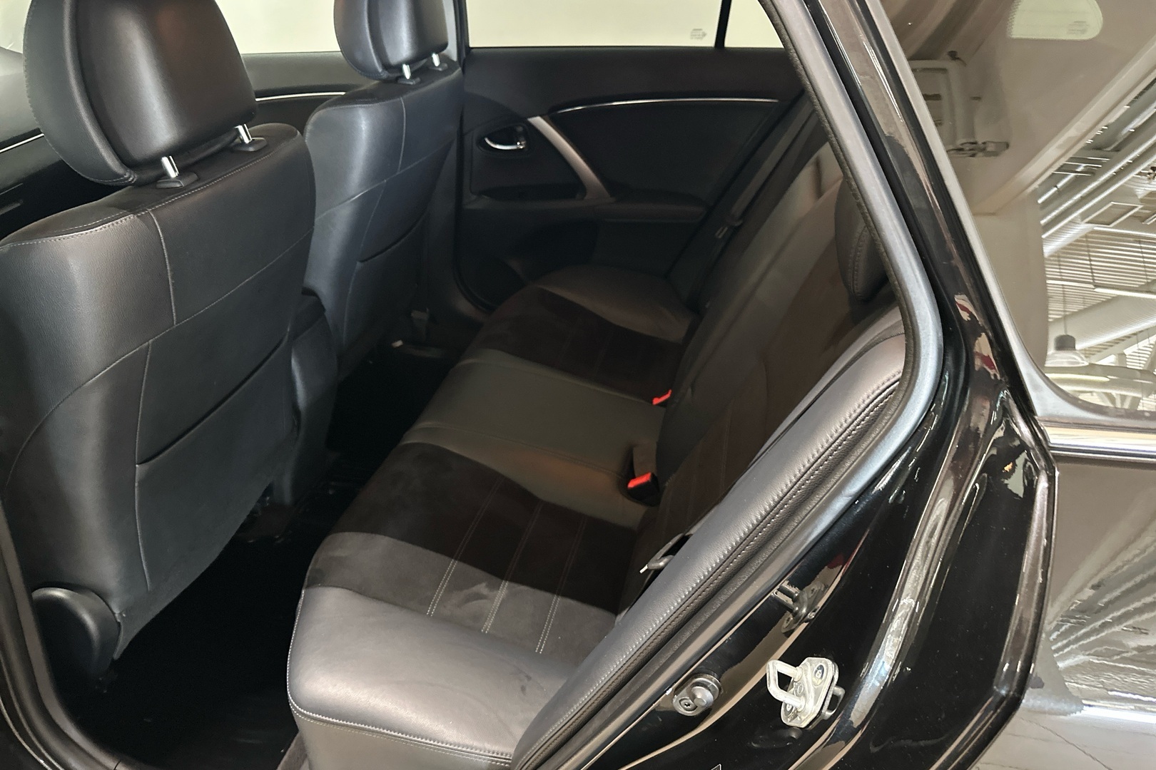 TOYOTA Avensis 2015
