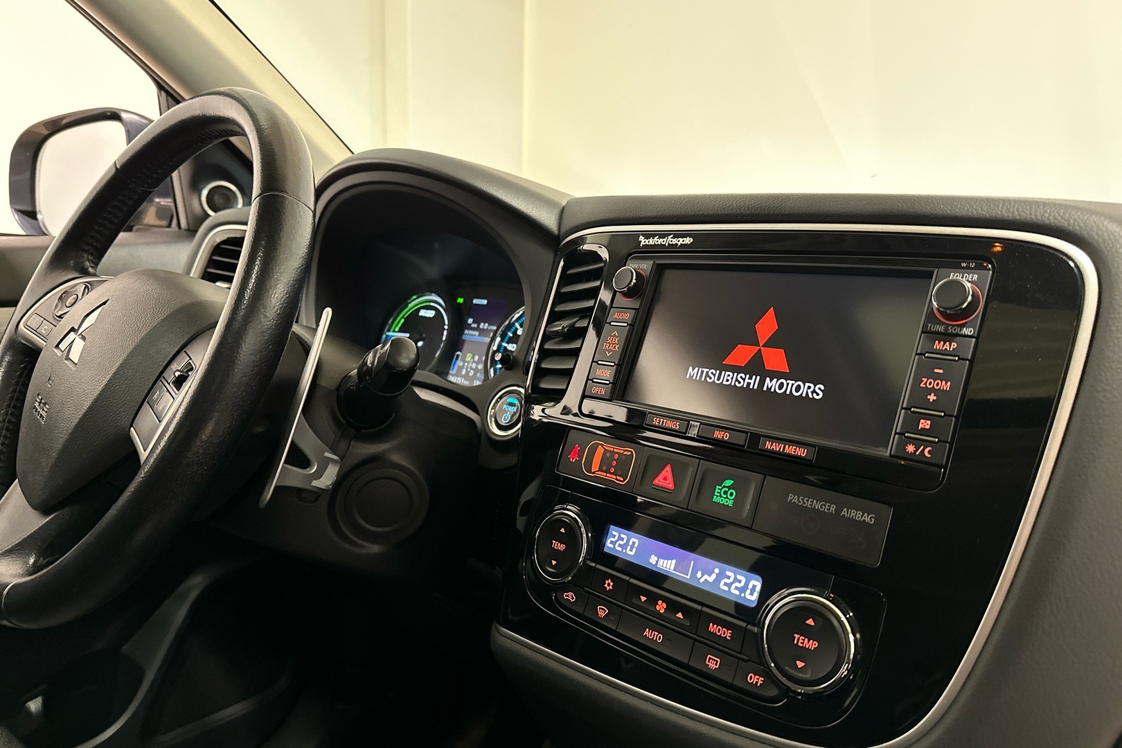 MITSUBISHI Outlander PHEV 2013