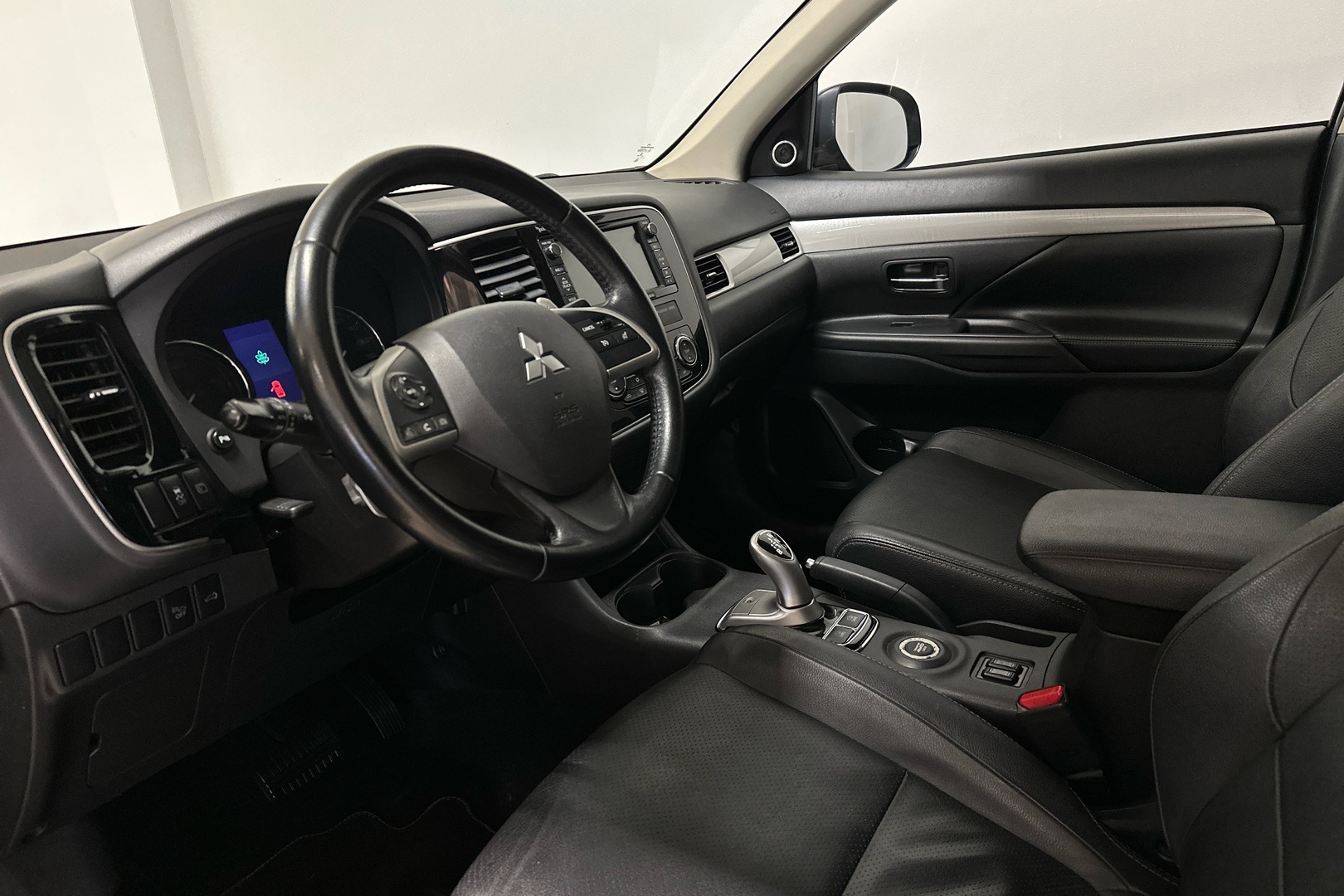 MITSUBISHI Outlander PHEV 2013