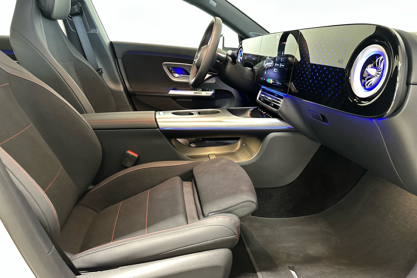 MERCEDES-BENZ CLA 2025