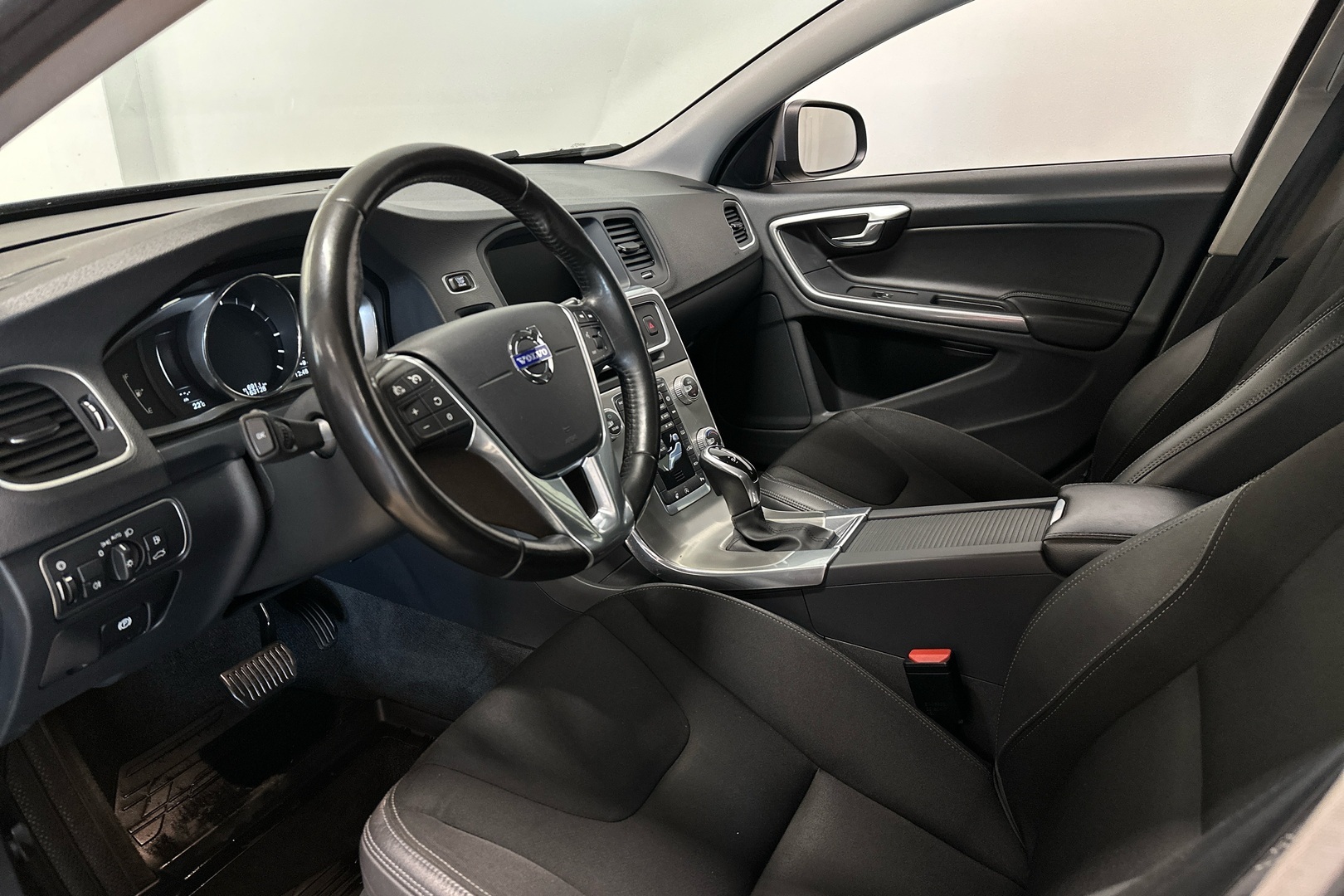 VOLVO V60 2017