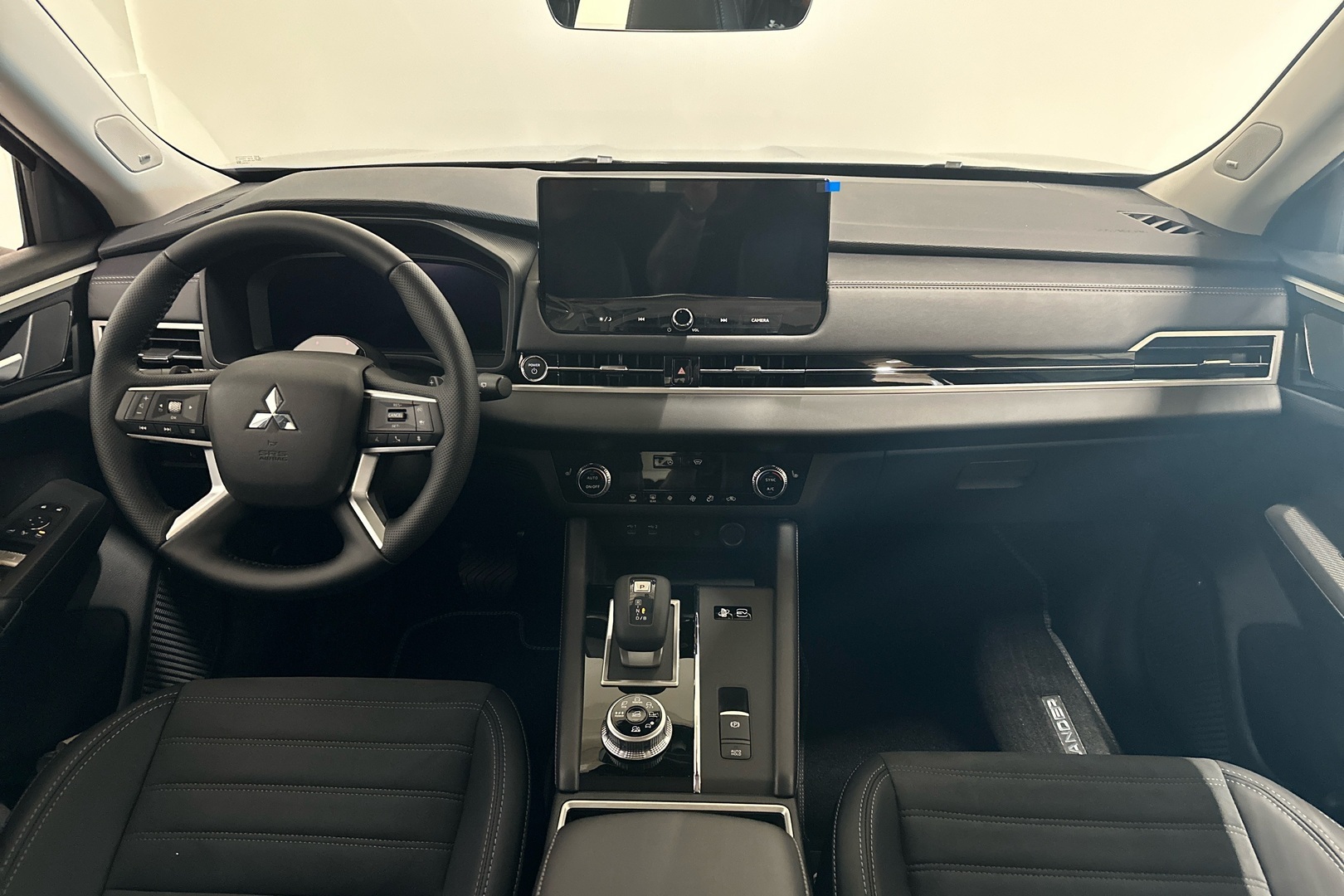 MITSUBISHI Outlander 2025