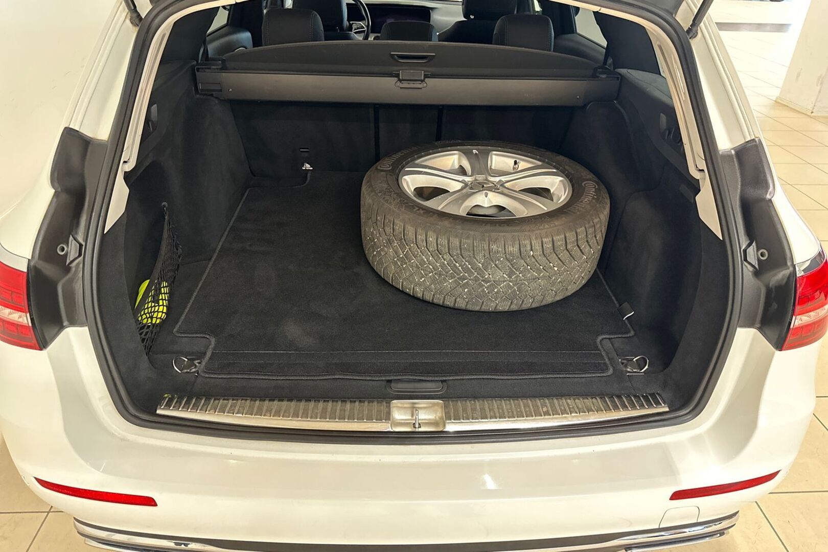 MERCEDES-BENZ E 12
