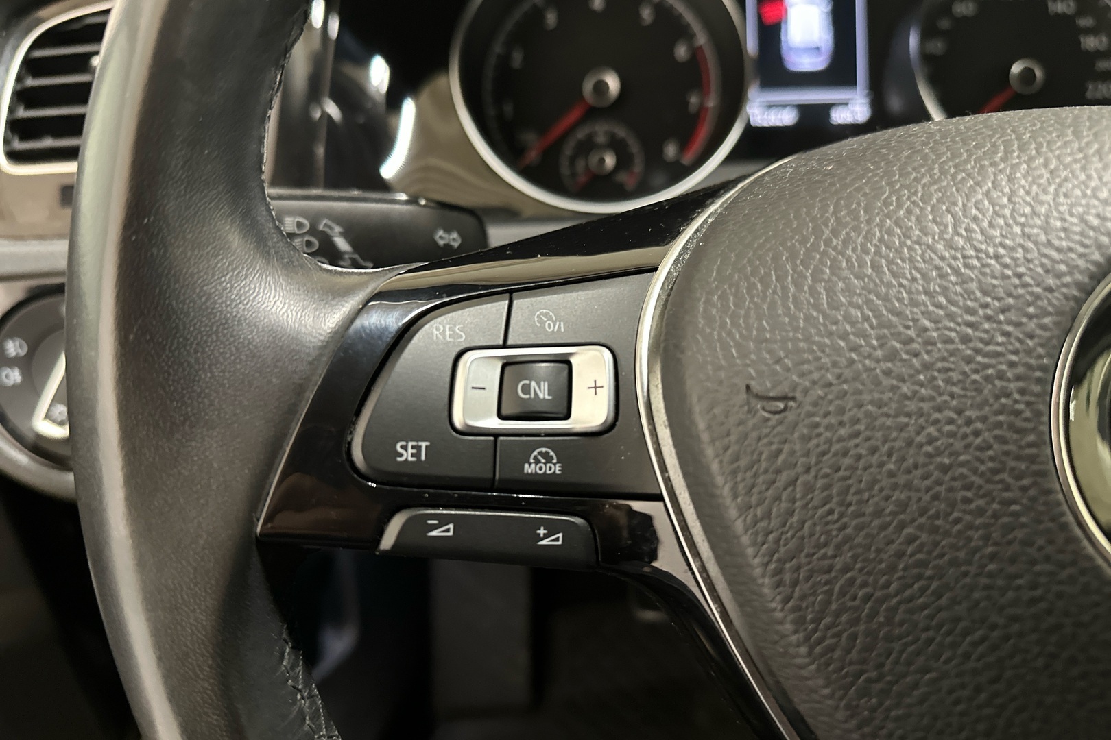 VOLKSWAGEN Golf 2014