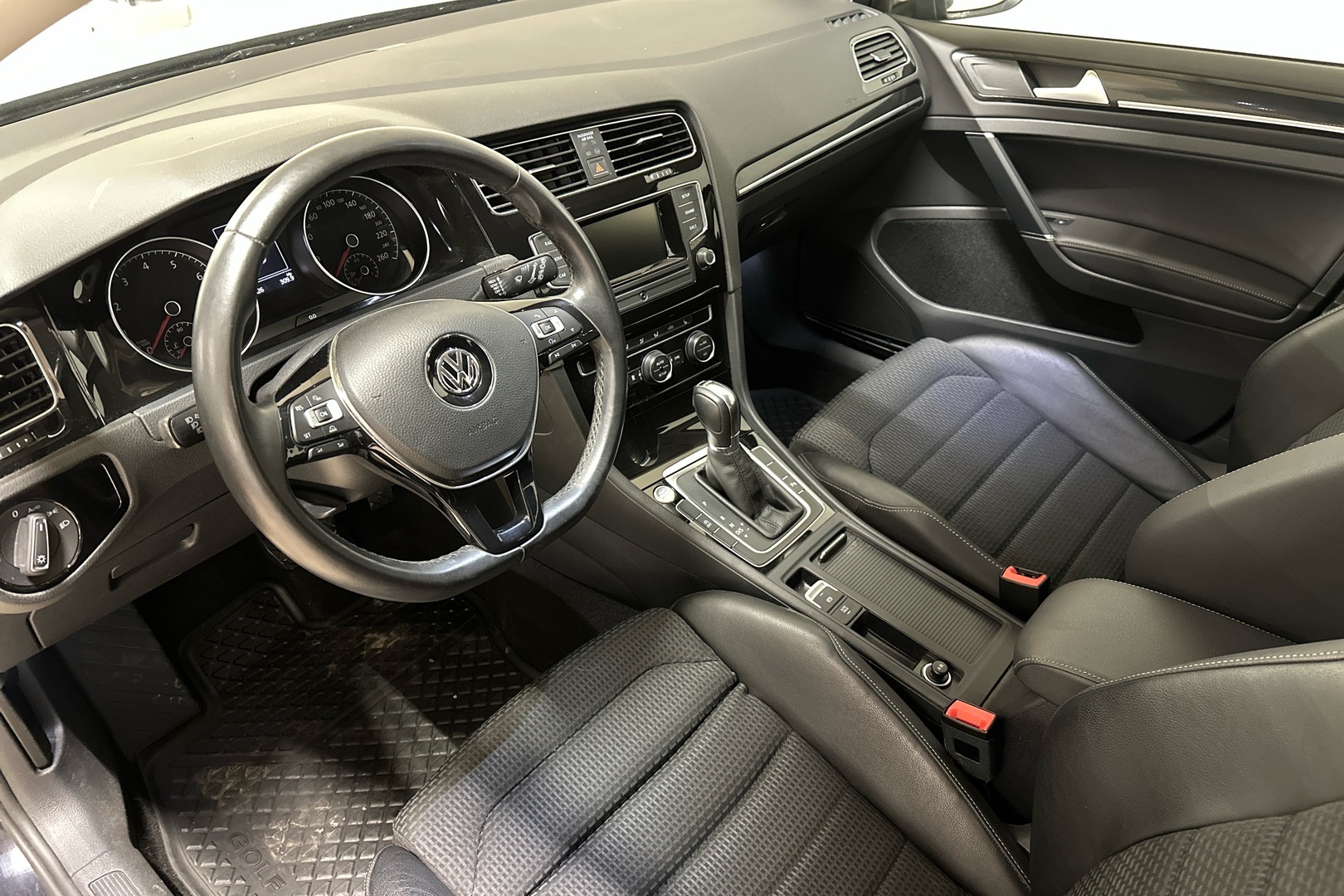 VOLKSWAGEN Golf 2014