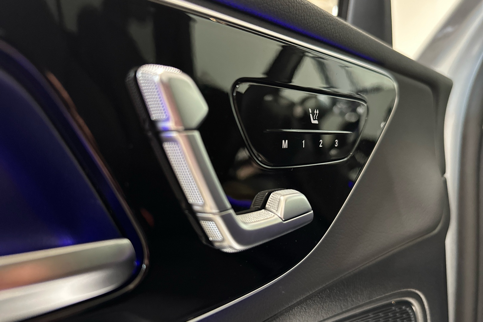 MERCEDES-BENZ GLC 2025