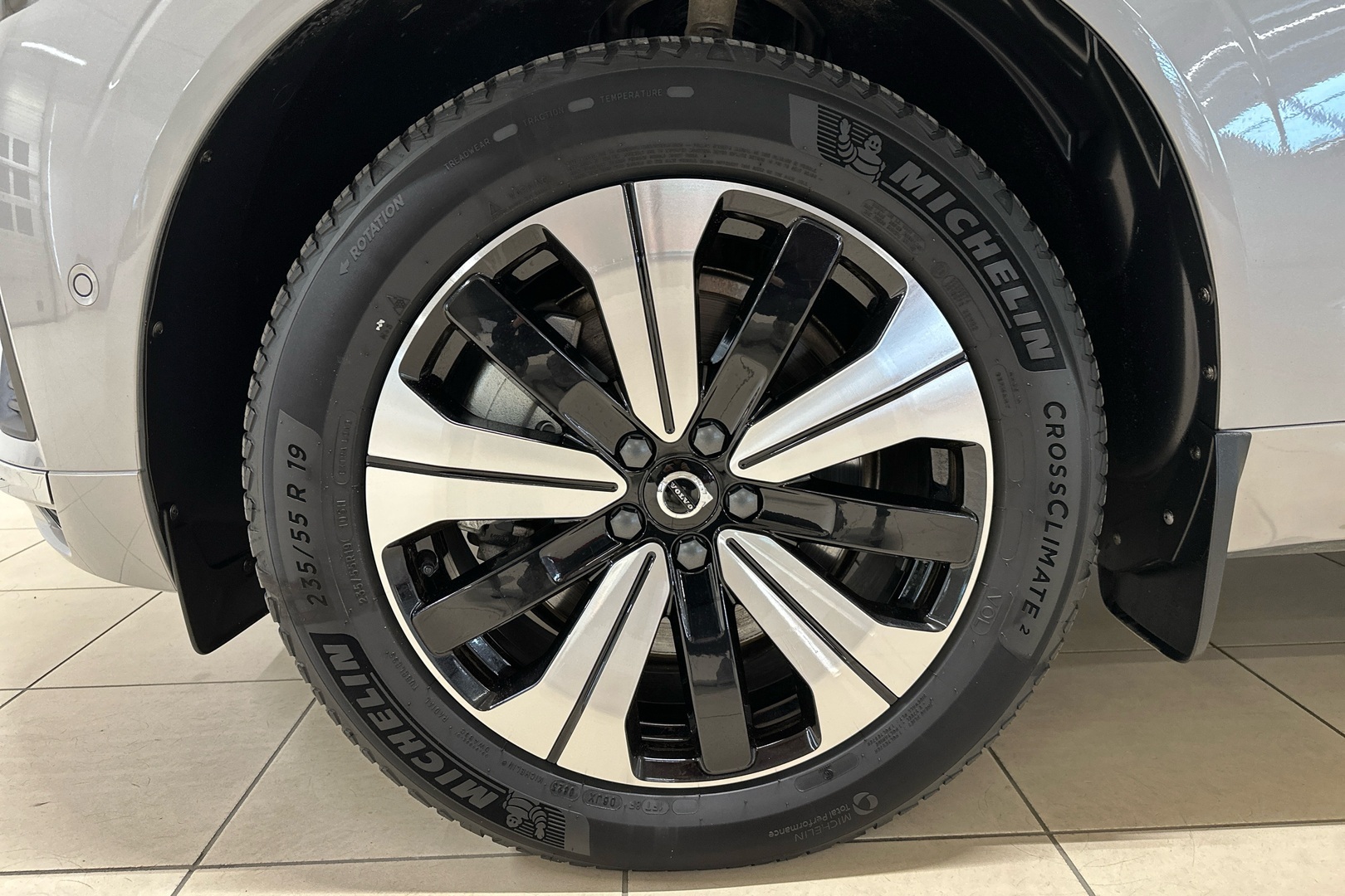 VOLVO XC60 2023