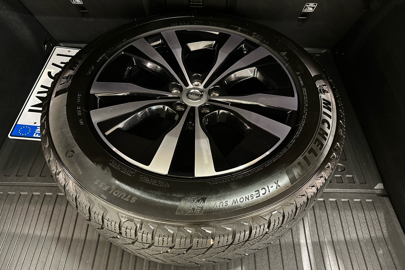 VOLVO XC60 2023