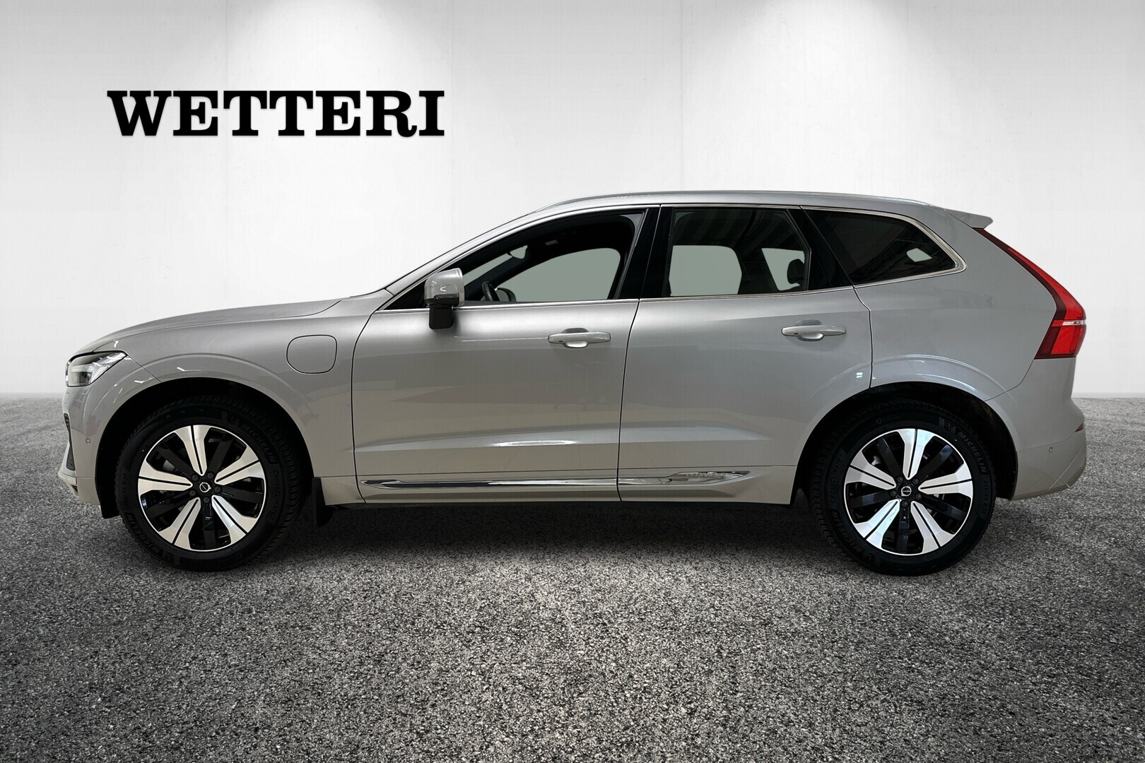 VOLVO XC60 2023