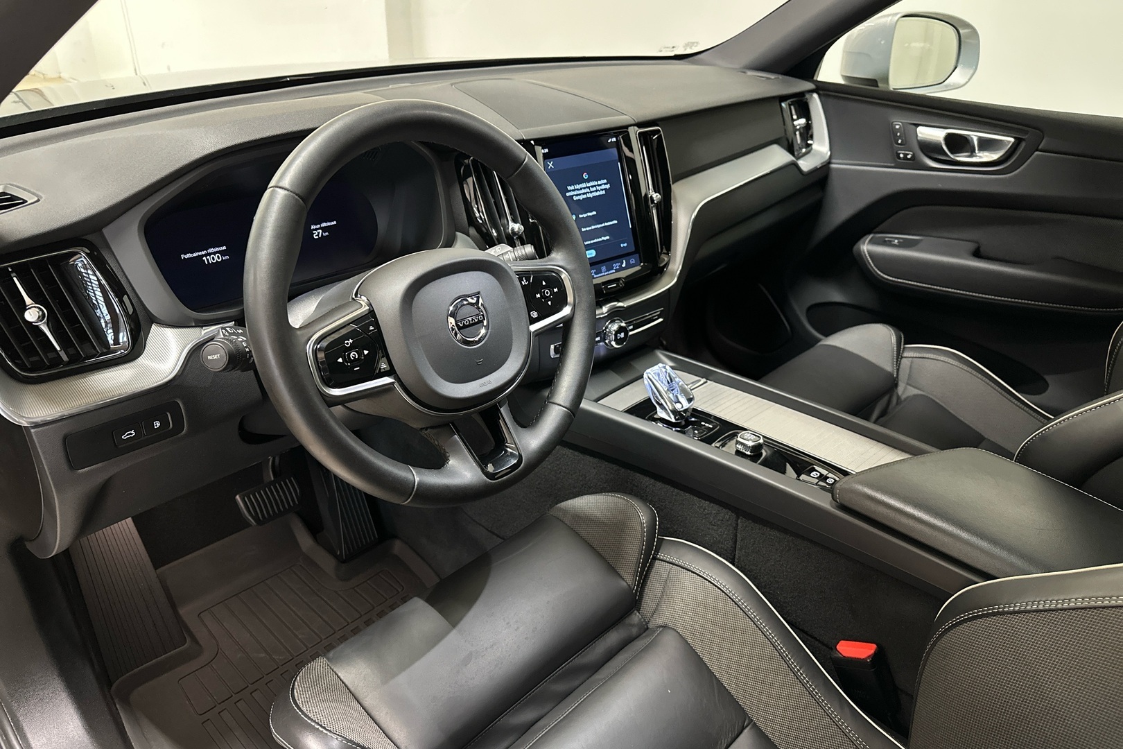 VOLVO XC60 2023