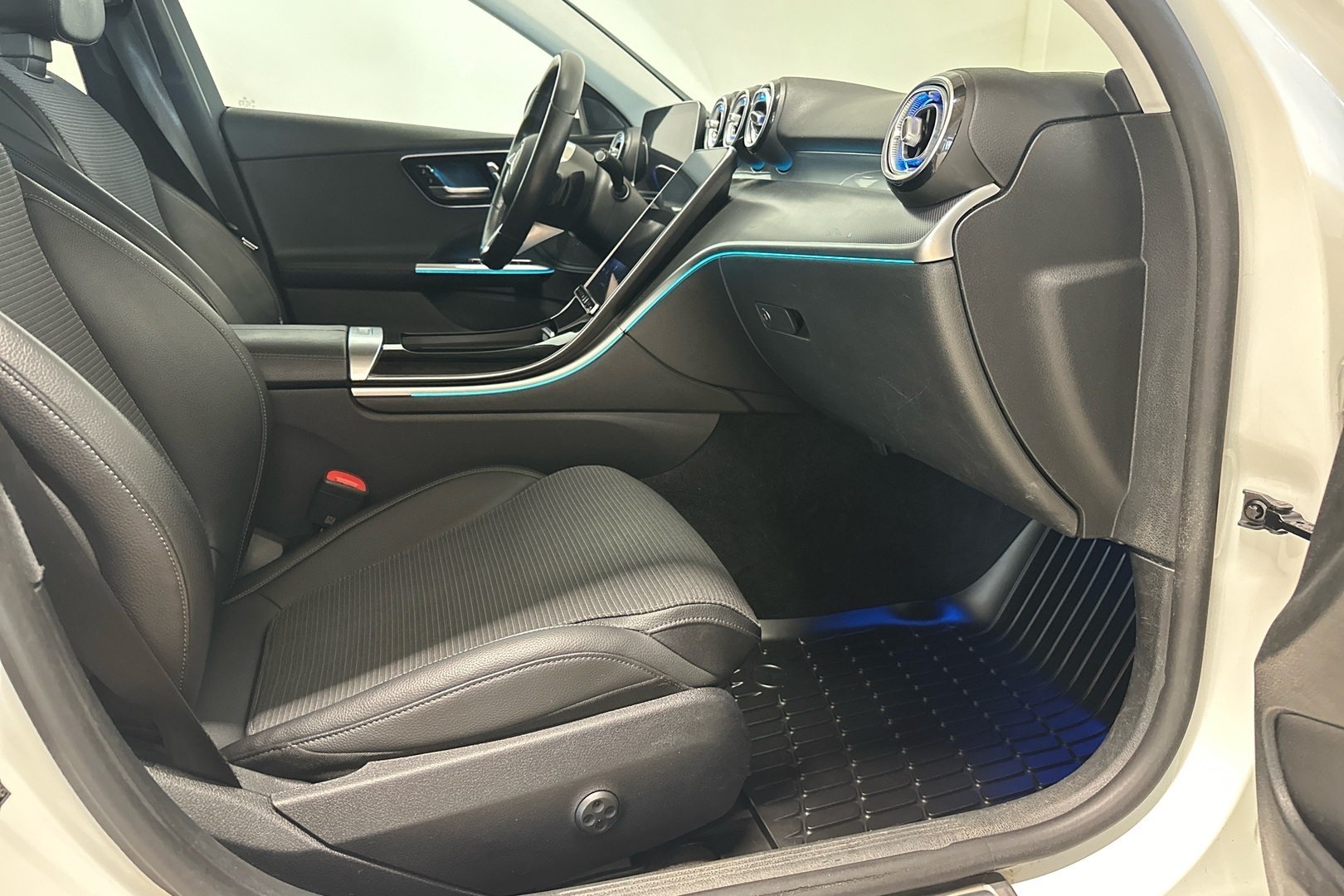 MERCEDES-BENZ C 2023