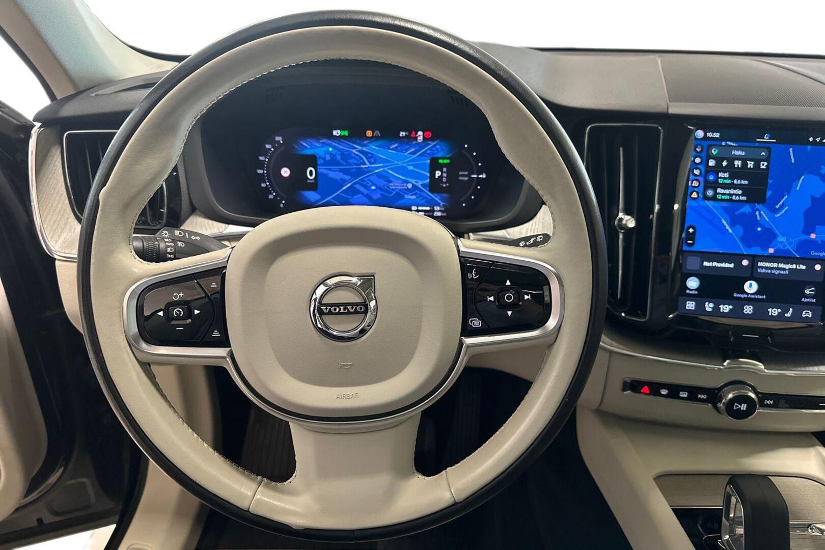 VOLVO XC60 2023