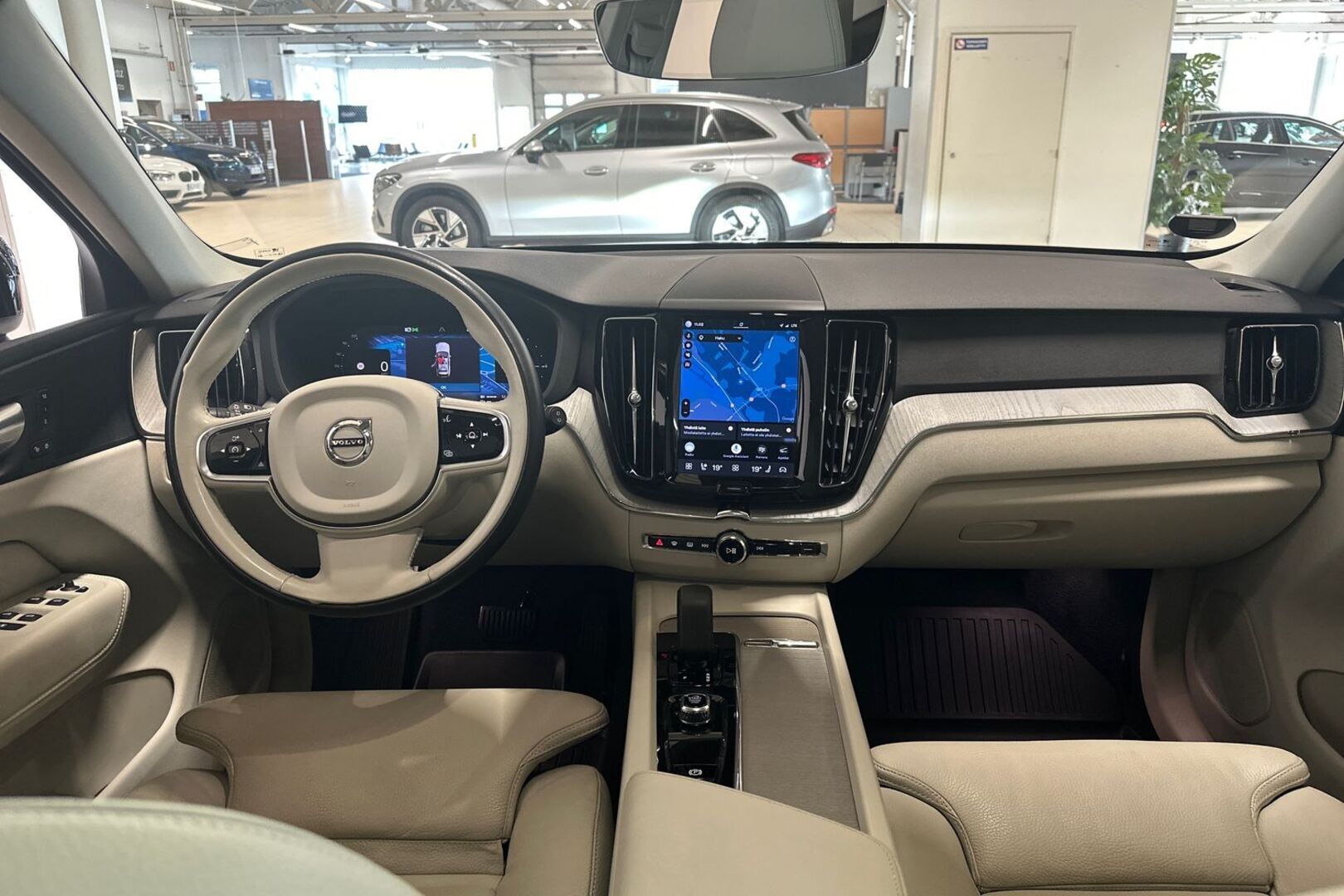 VOLVO XC60 2023