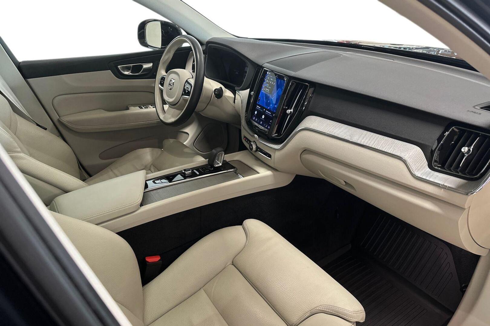 VOLVO XC60 2023