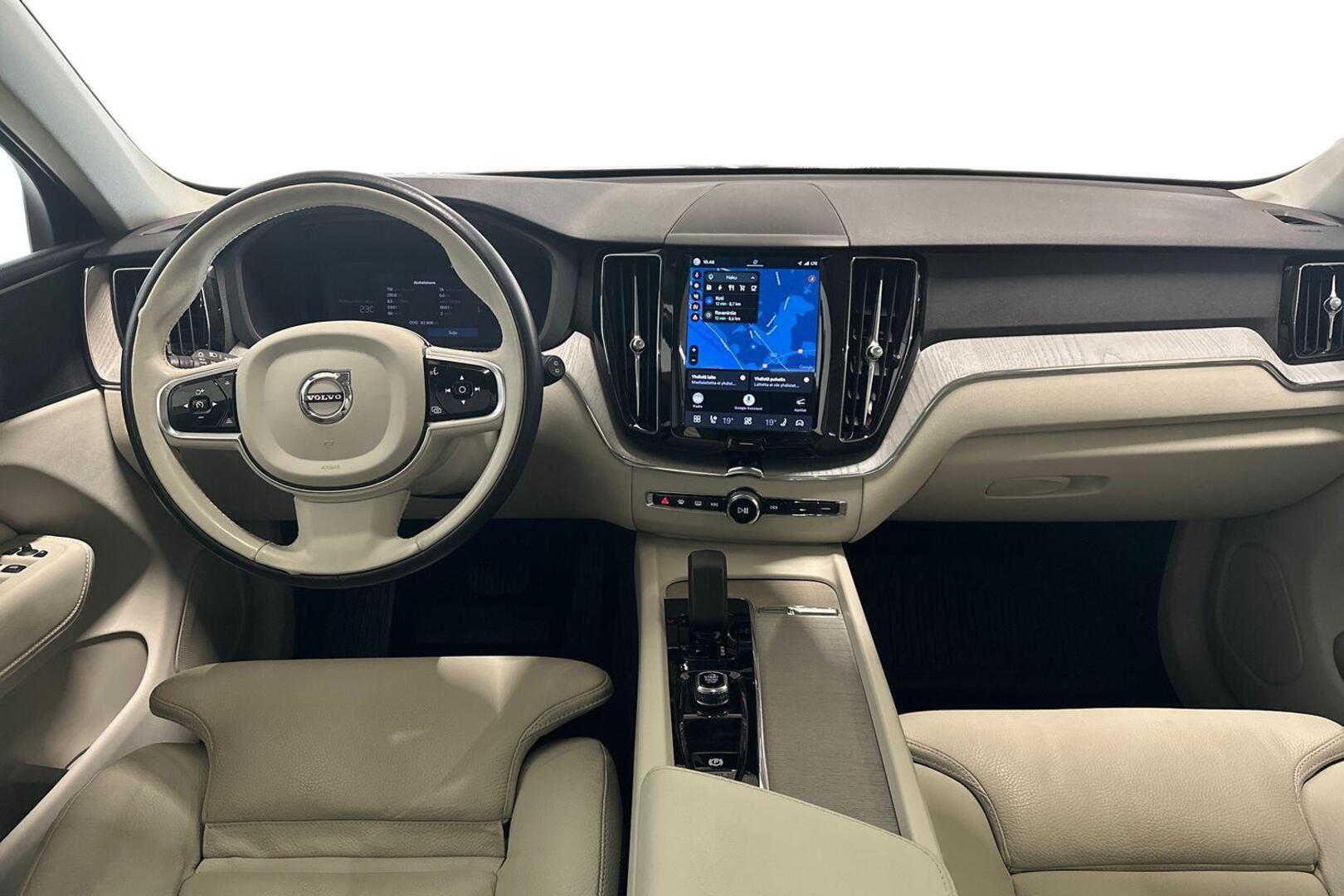VOLVO XC60 2023