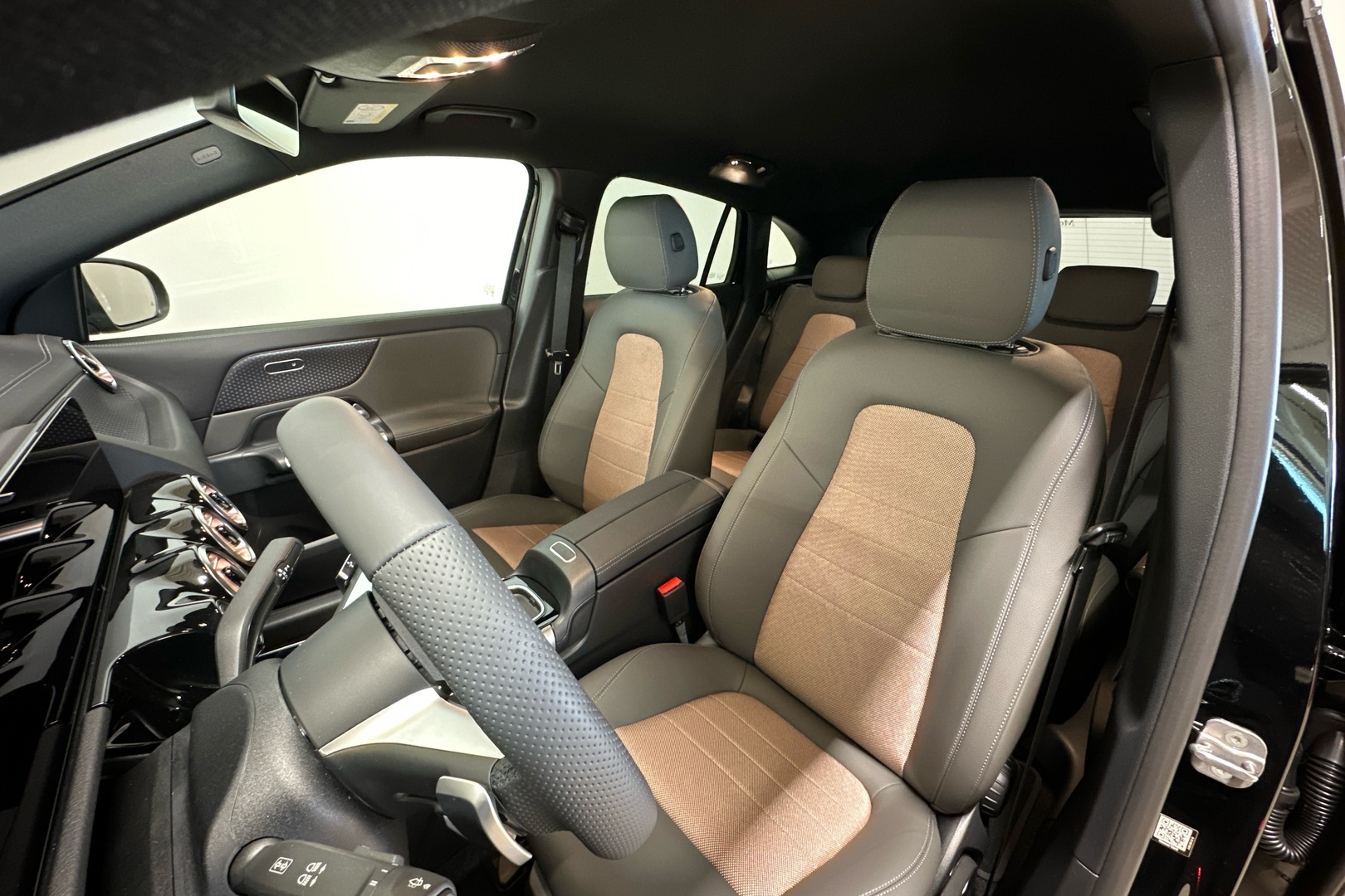 MERCEDES-BENZ EQA 2025